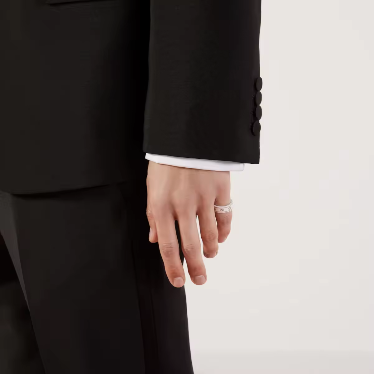 Icon ring with yellow gold Interlocking G