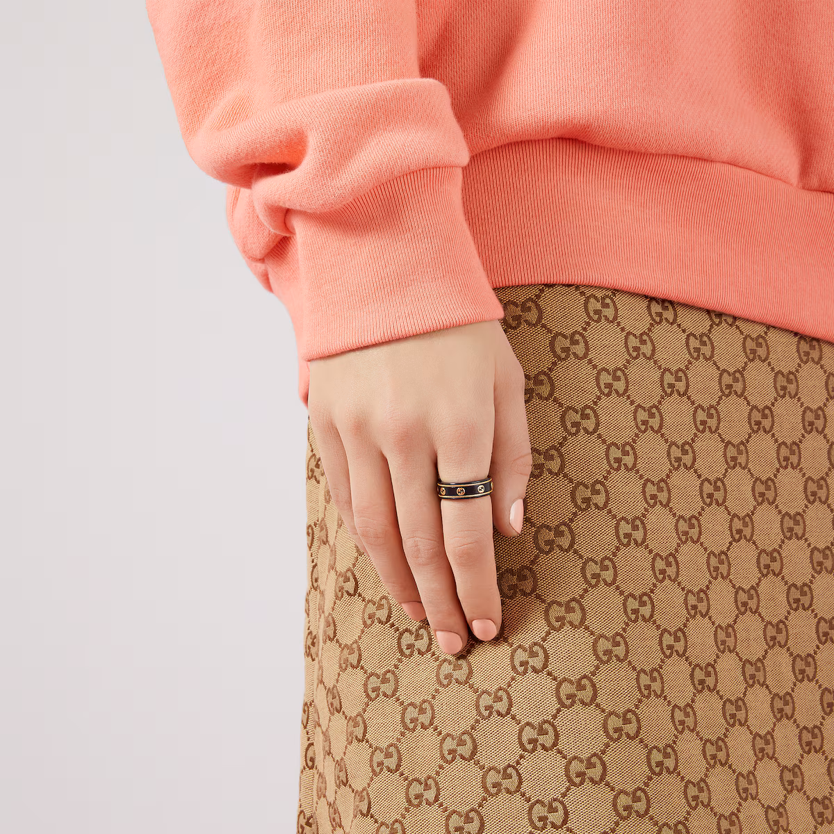 Icon ring with yellow gold Interlocking G