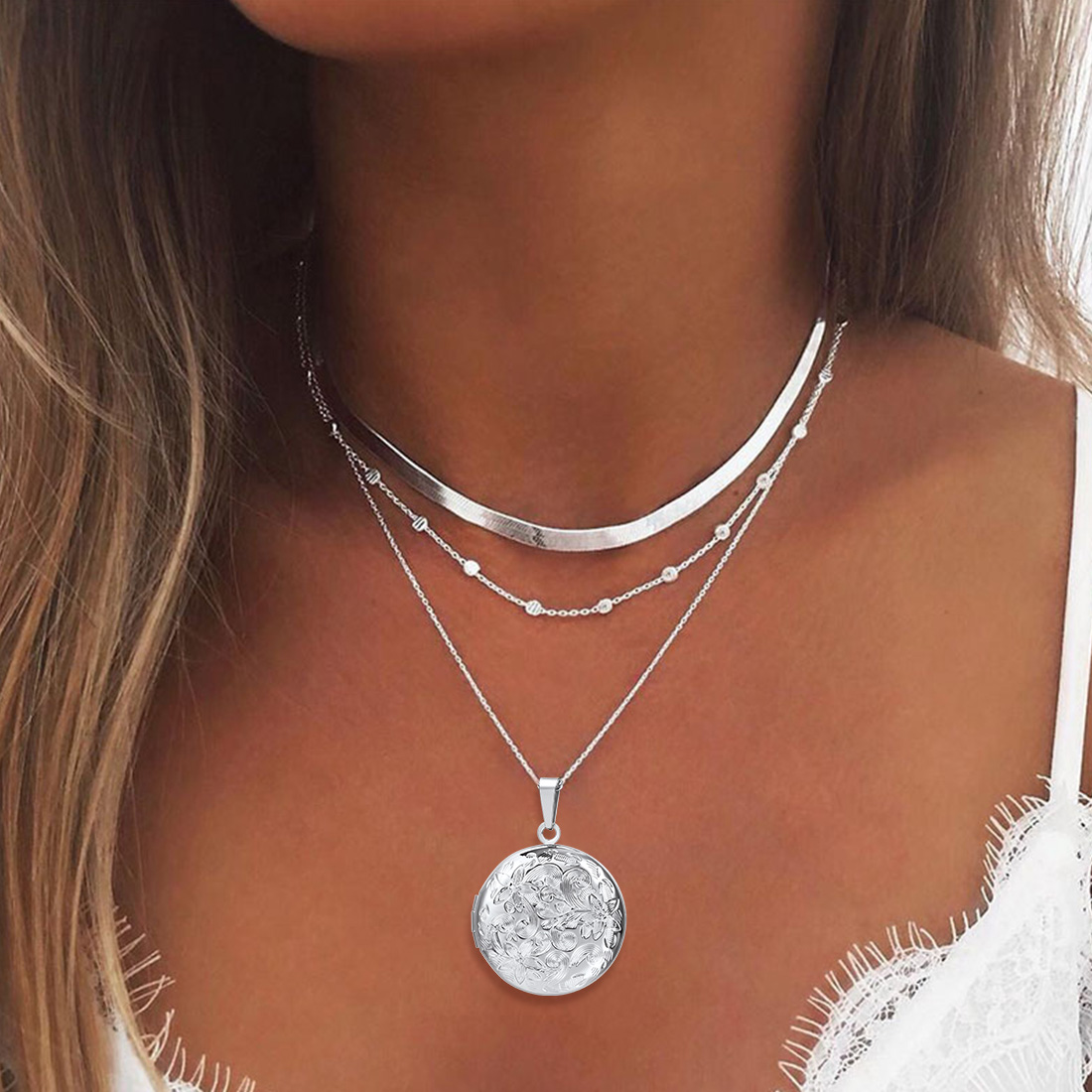 Personalized Picture Round Shape Locket Necklaces for Women  model