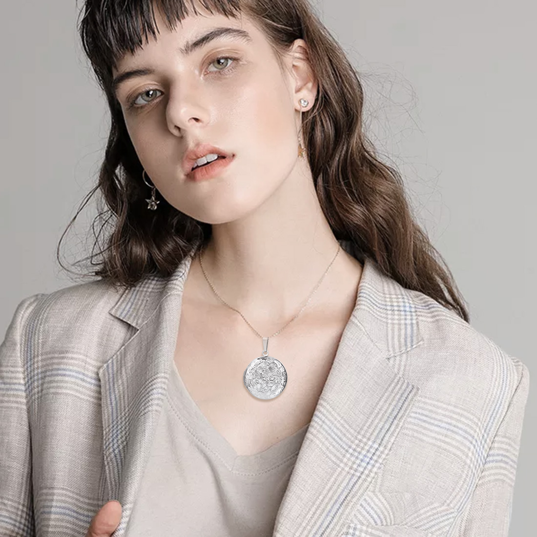 Personalized Picture Necklaces for Women  model