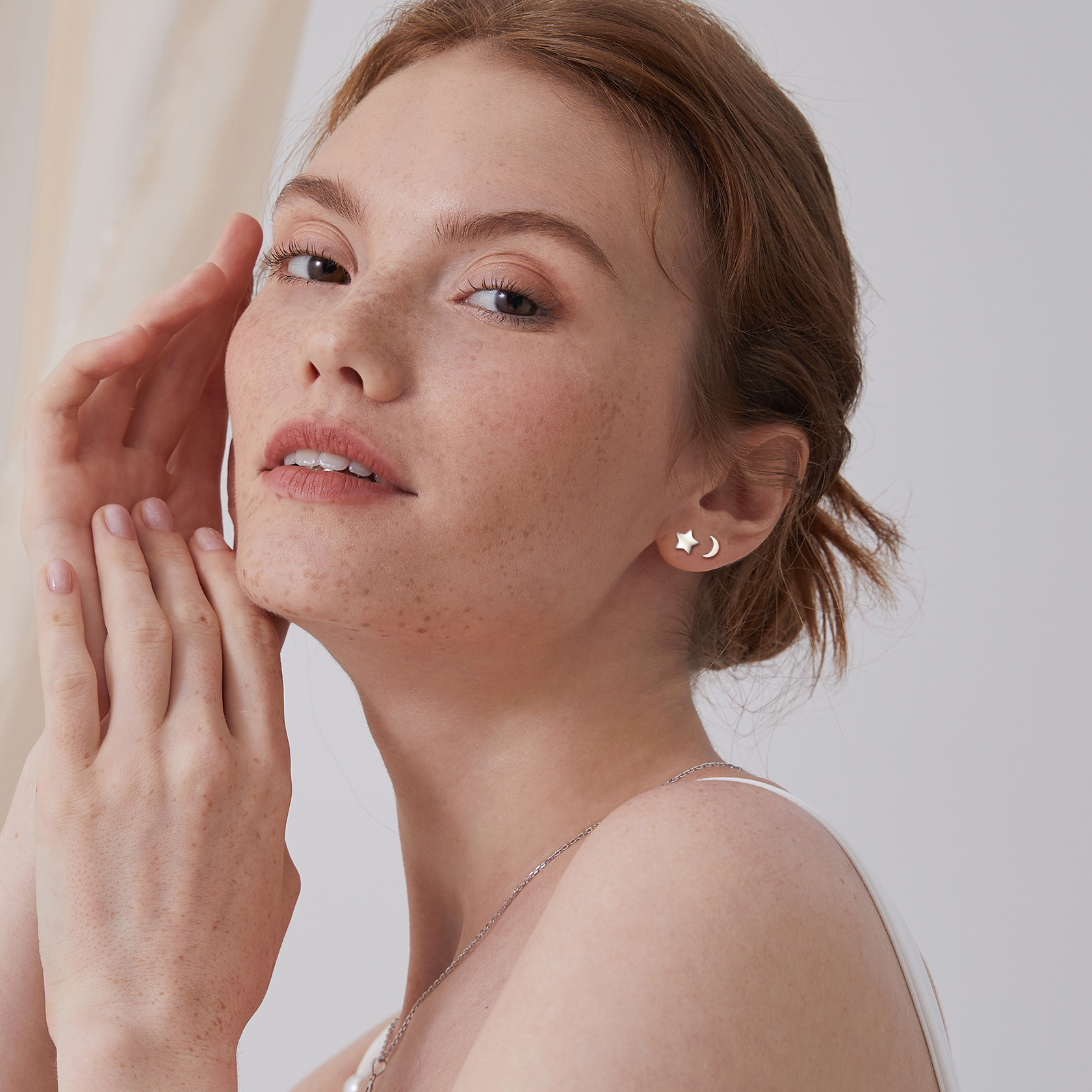 925 Sterling Silver Dainty Simple Star Moon Stud Earrings For Women MODEL