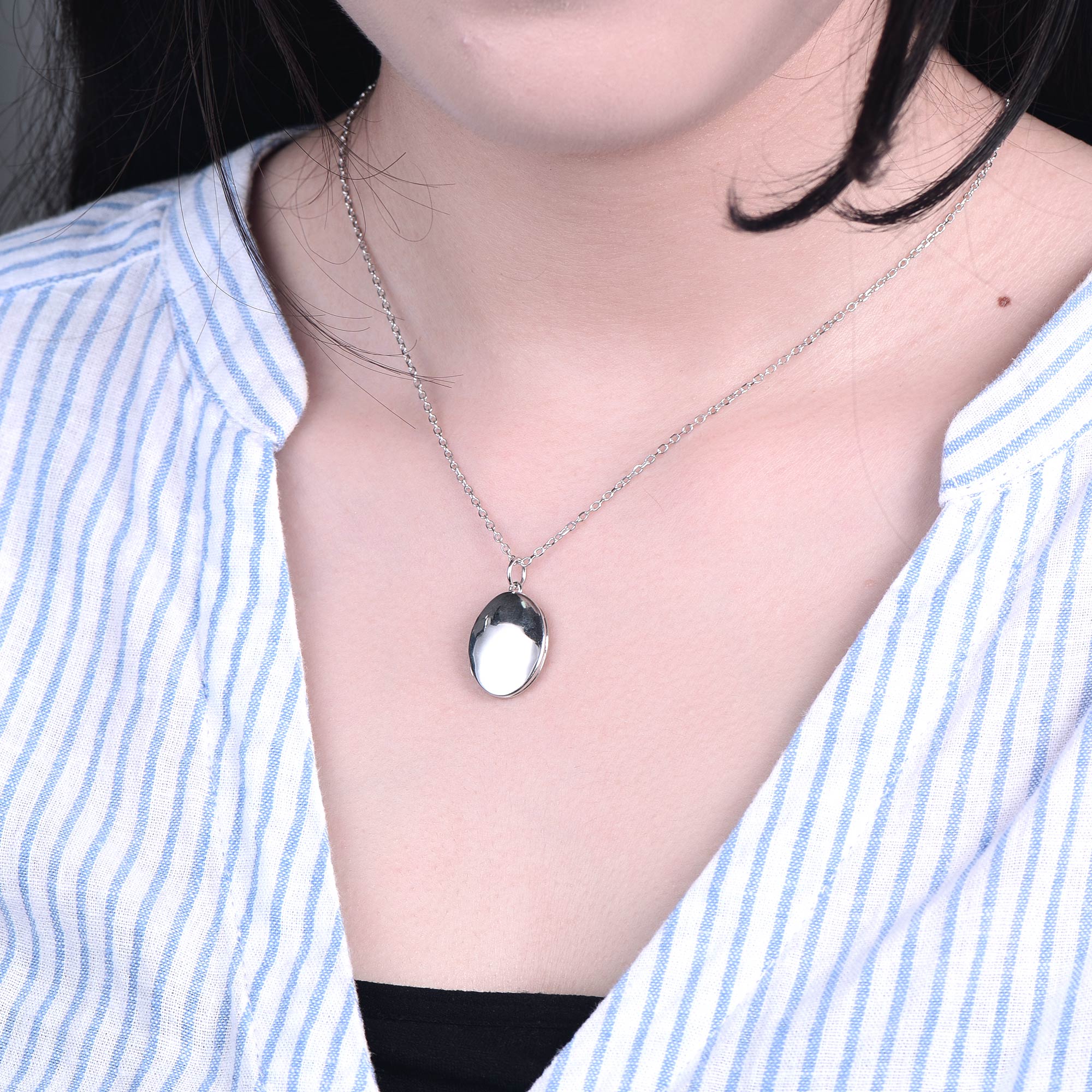  Custom Photo Oval Locket Pendant Necklace  Jewelry model