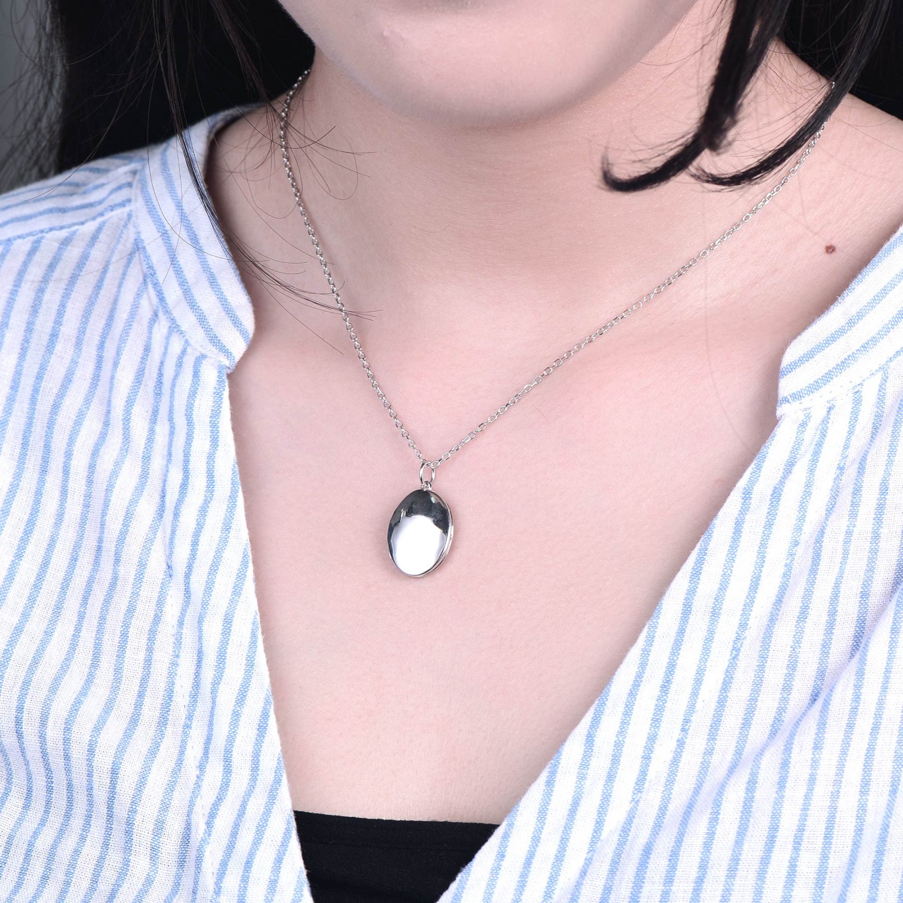  Custom Photo Oval Locket Pendant Necklace  Jewelry model