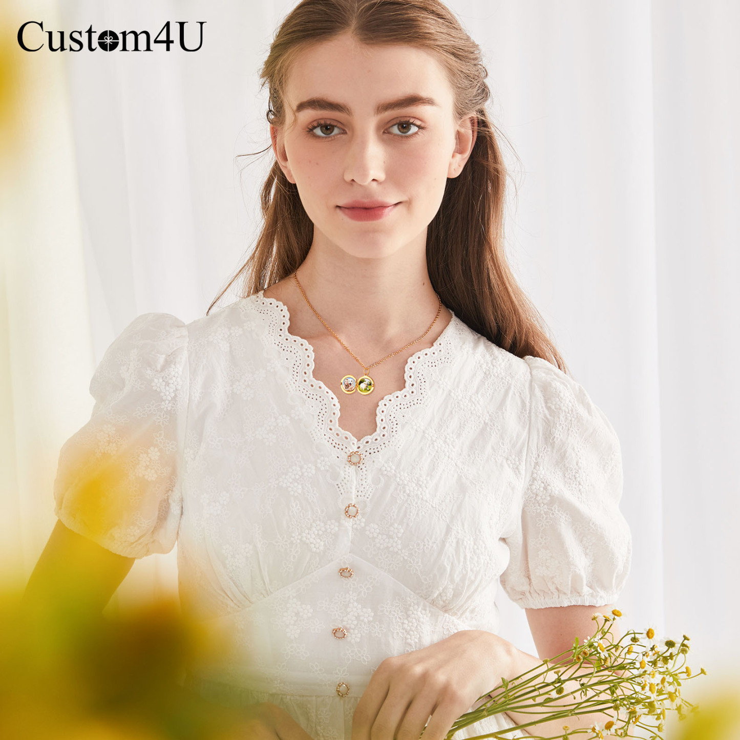 Personalized Photo Round Locket Pendant Necklace for Women Men model