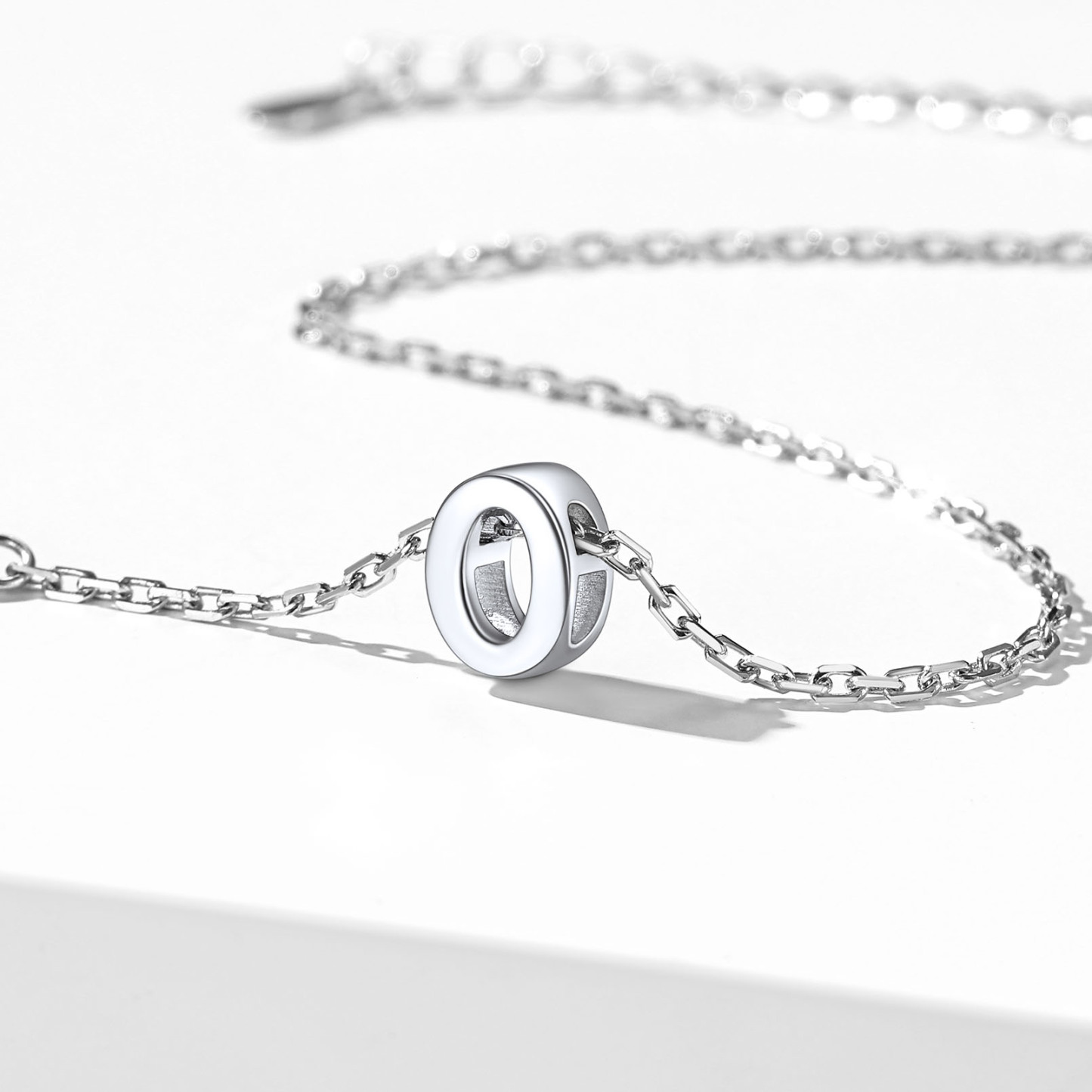 Dainty Initial Bracelet in 925 Sterling Silver Letter O