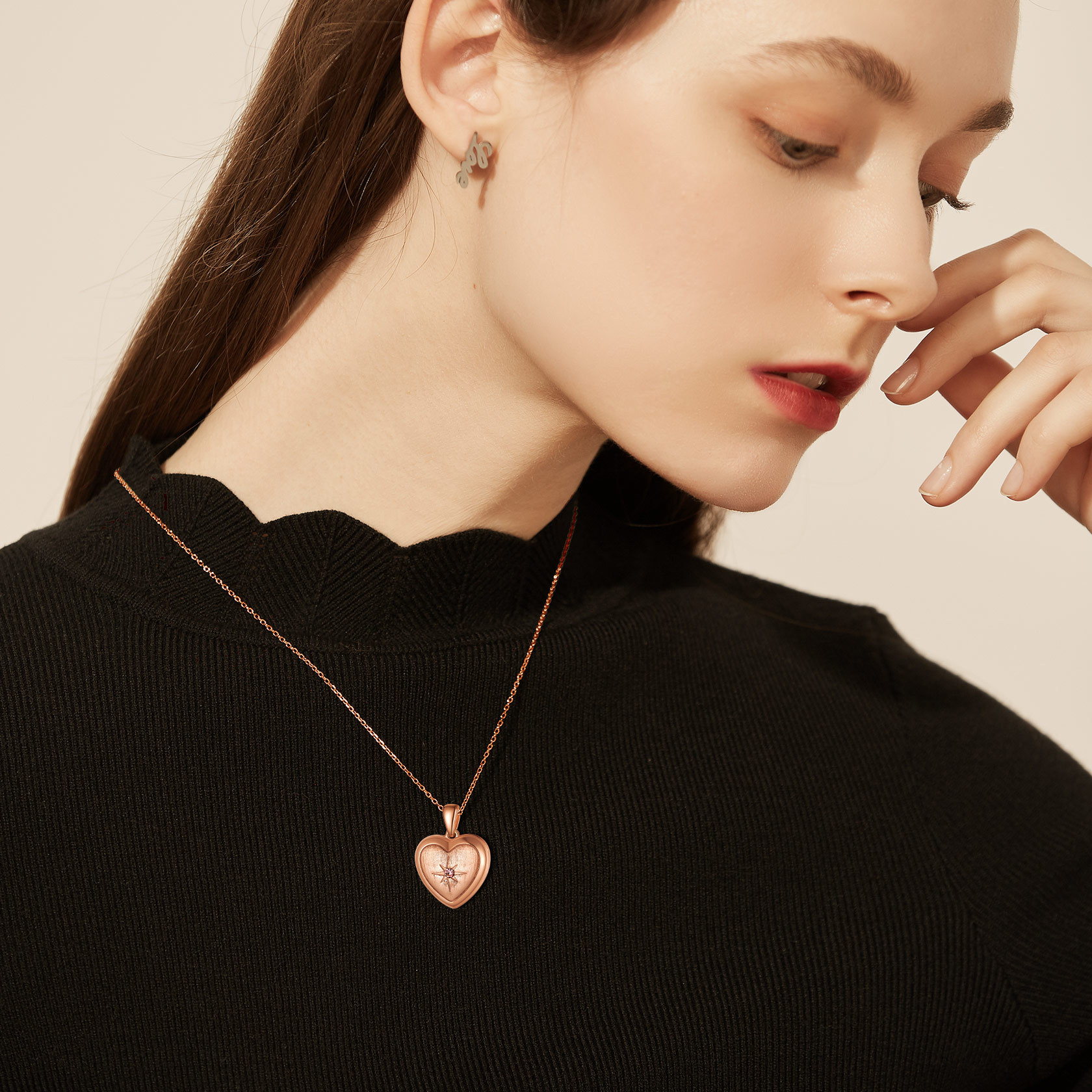 Personalized Birthstone Locket Photo Necklace for Women model rose gold