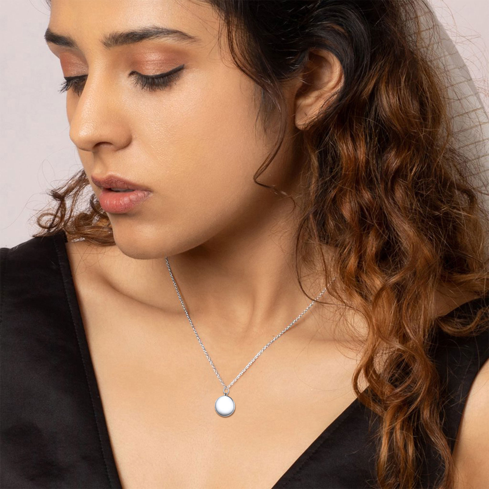 Personalized Photo Round Circle Locket Pendant Necklace for Women model