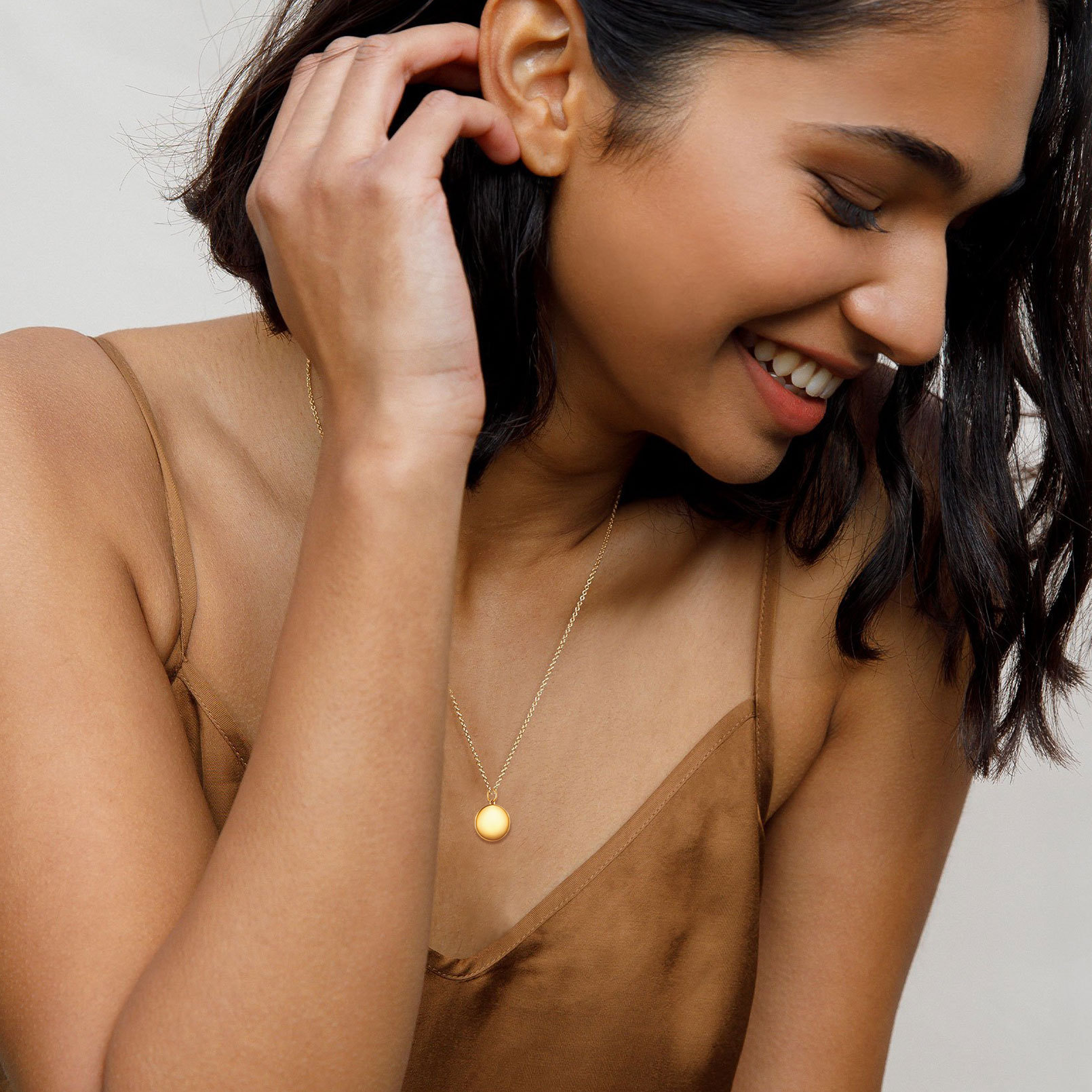 Personalized Photo Round Circle Locket Pendant Necklace model