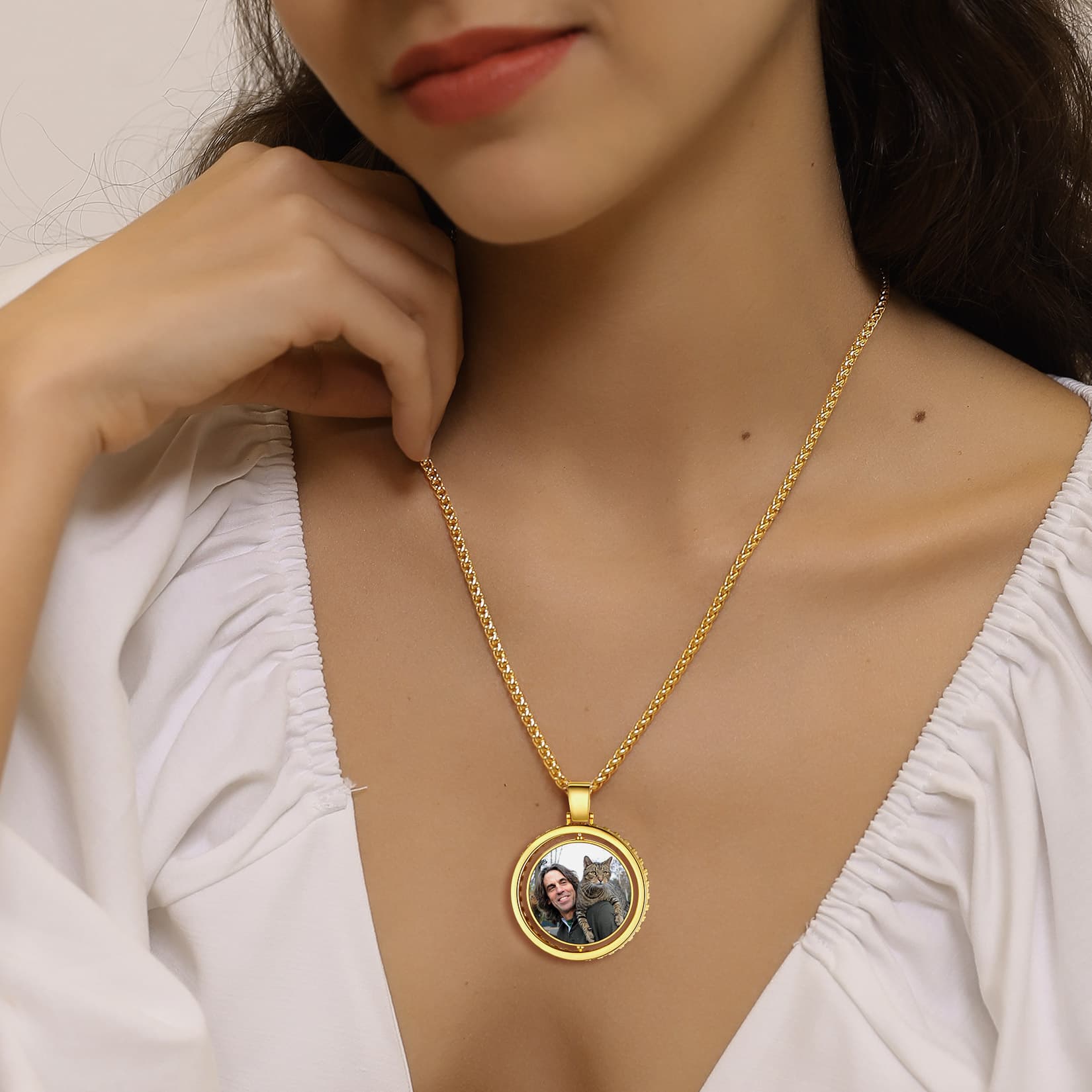 Custom4U Round Double Sides Photo Necklace model