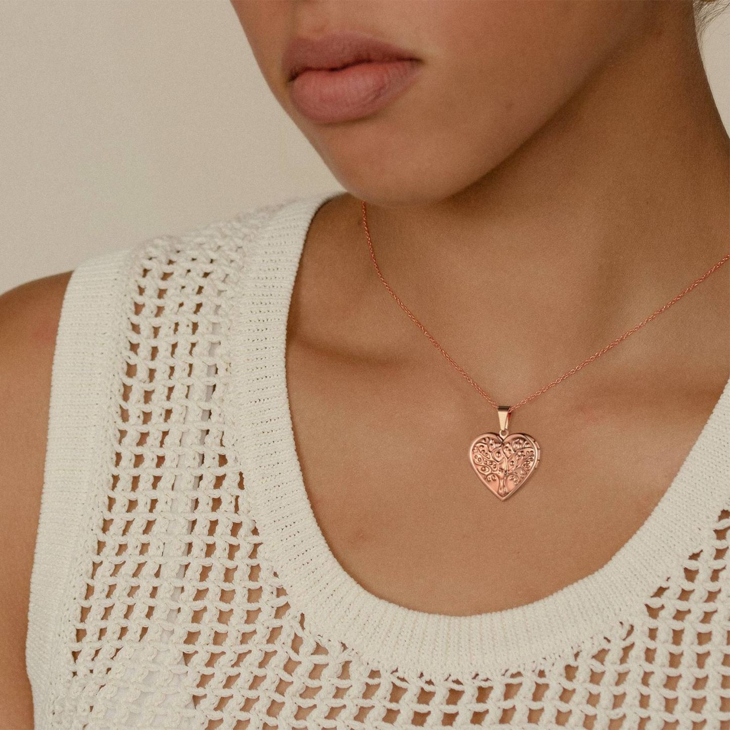 Personalized Photo Locket Necklace for Women MODEL