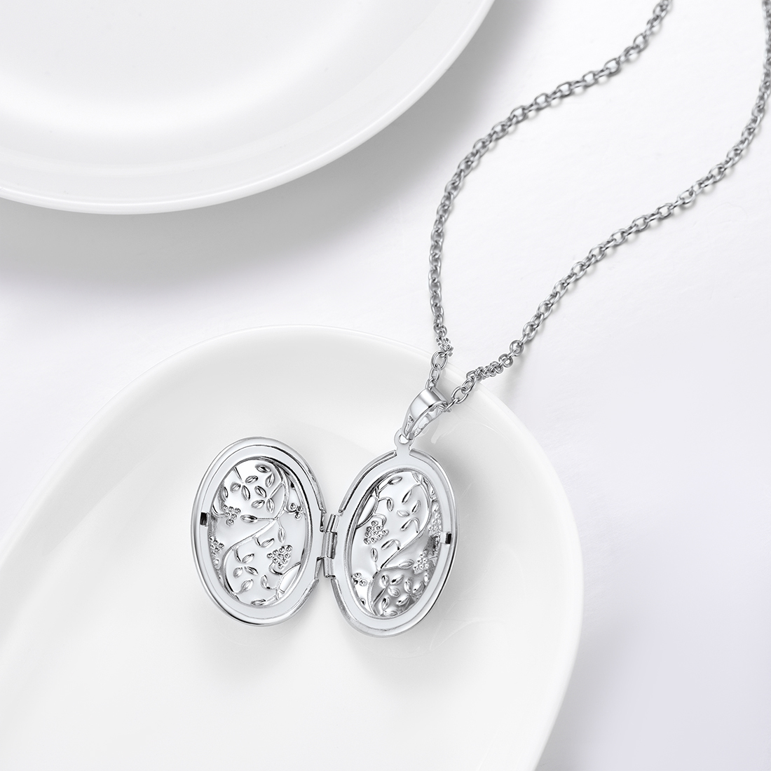 Custom Photo Locket Oval Pendant Necklace for Women occasion