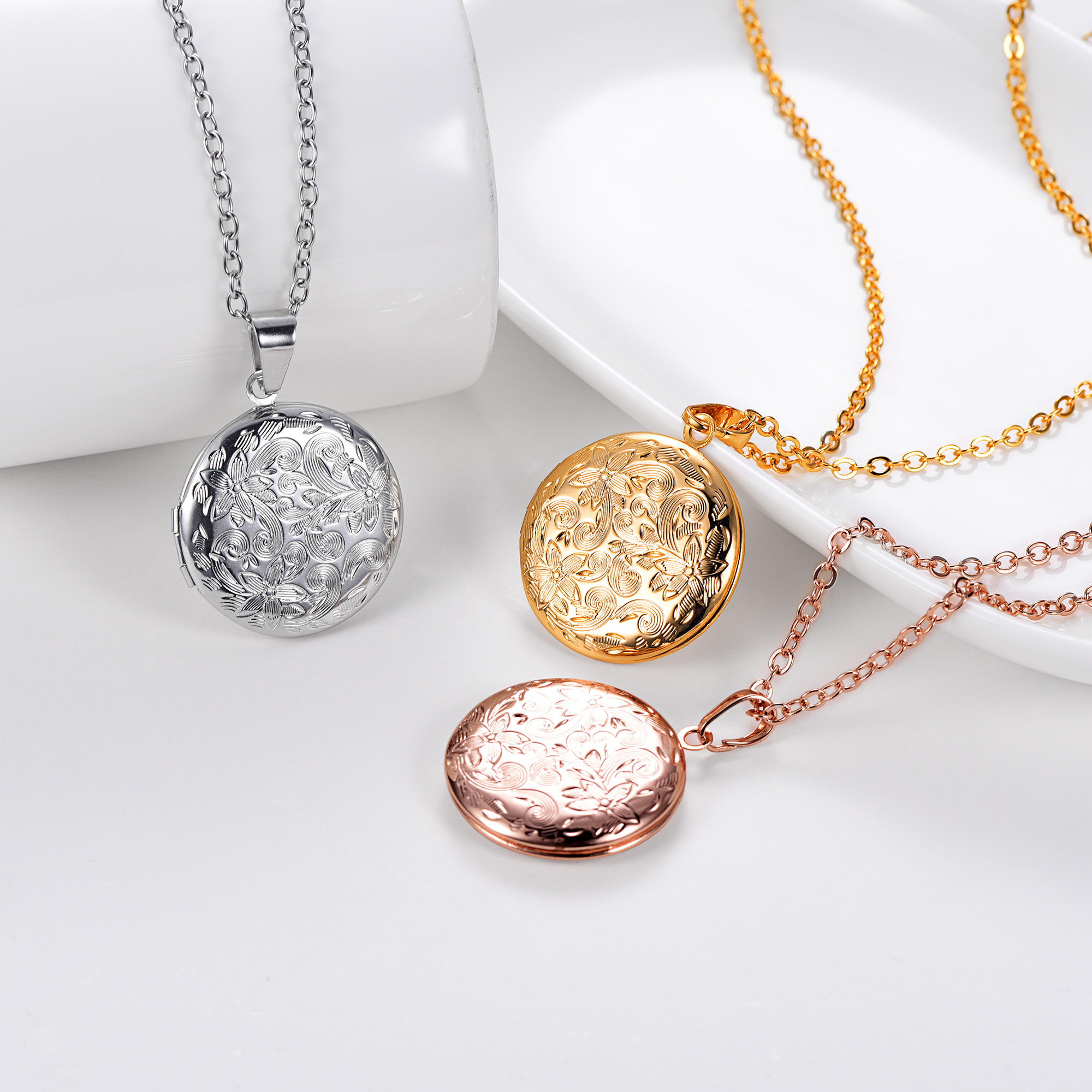 Personalized Picture Round Shape Locket Necklaces for Women  color