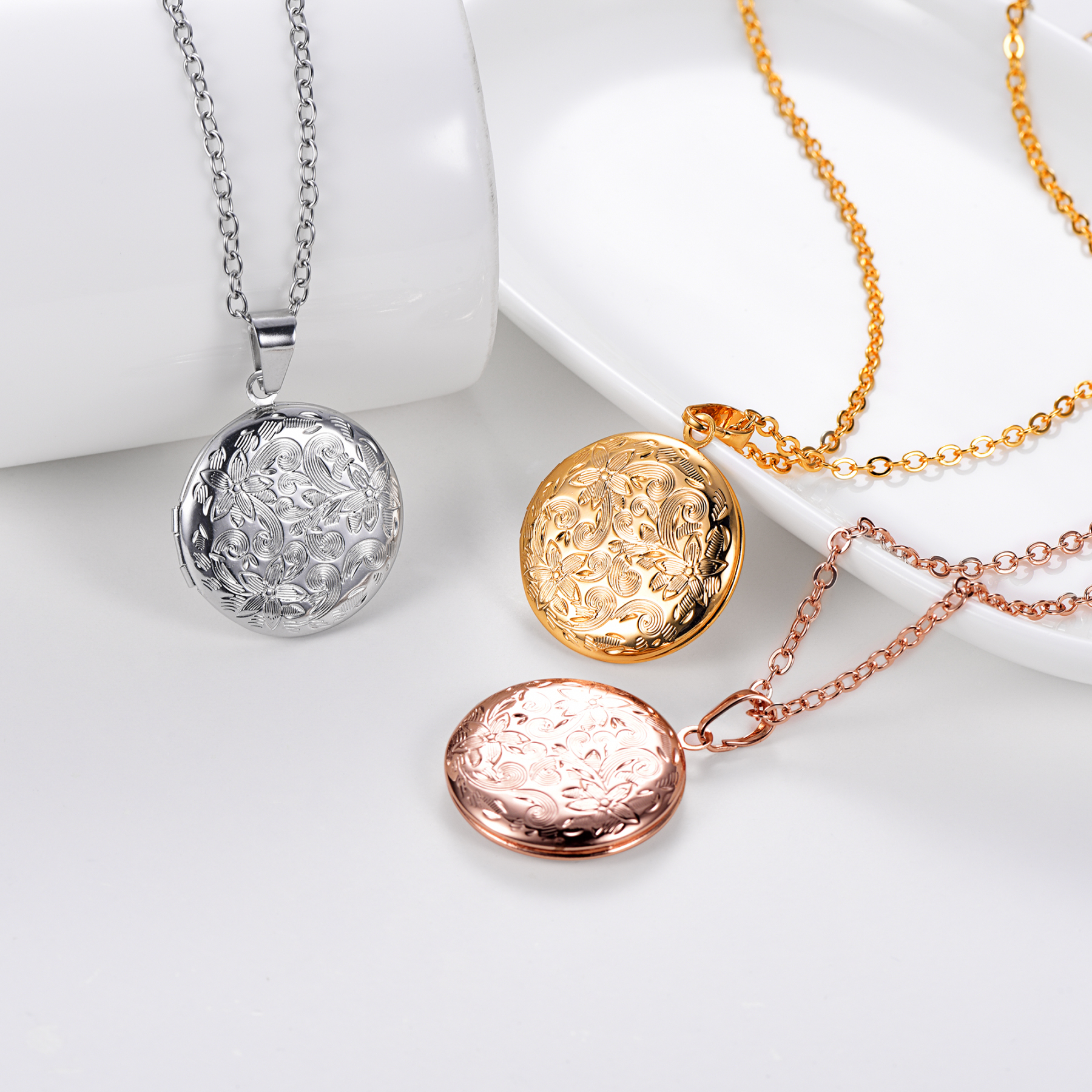 Personalized Picture Round Shape Locket Necklaces for Women  color