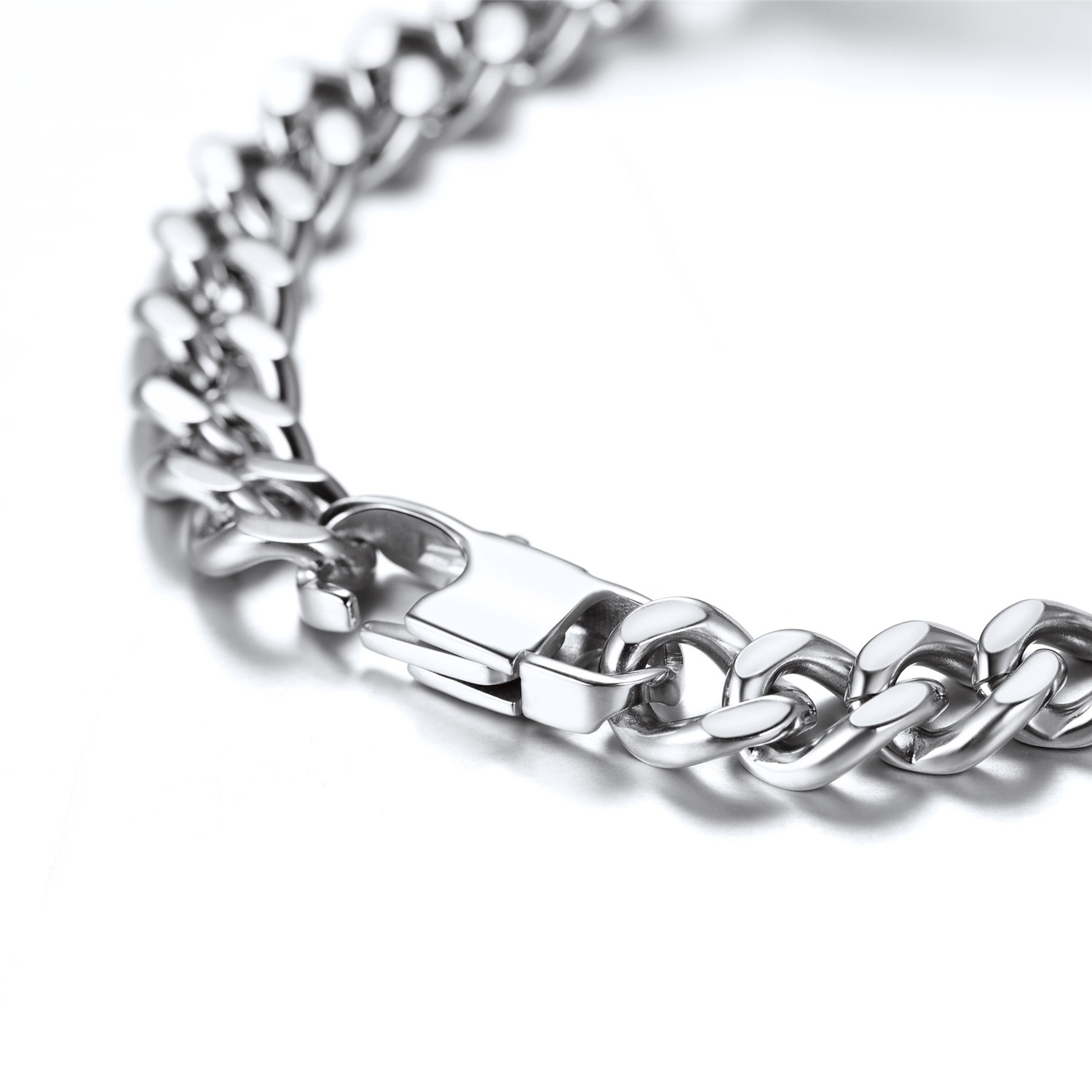 Personalized Stainless Steel Bracelet Cuban Link for Men and Women Silver Detail
