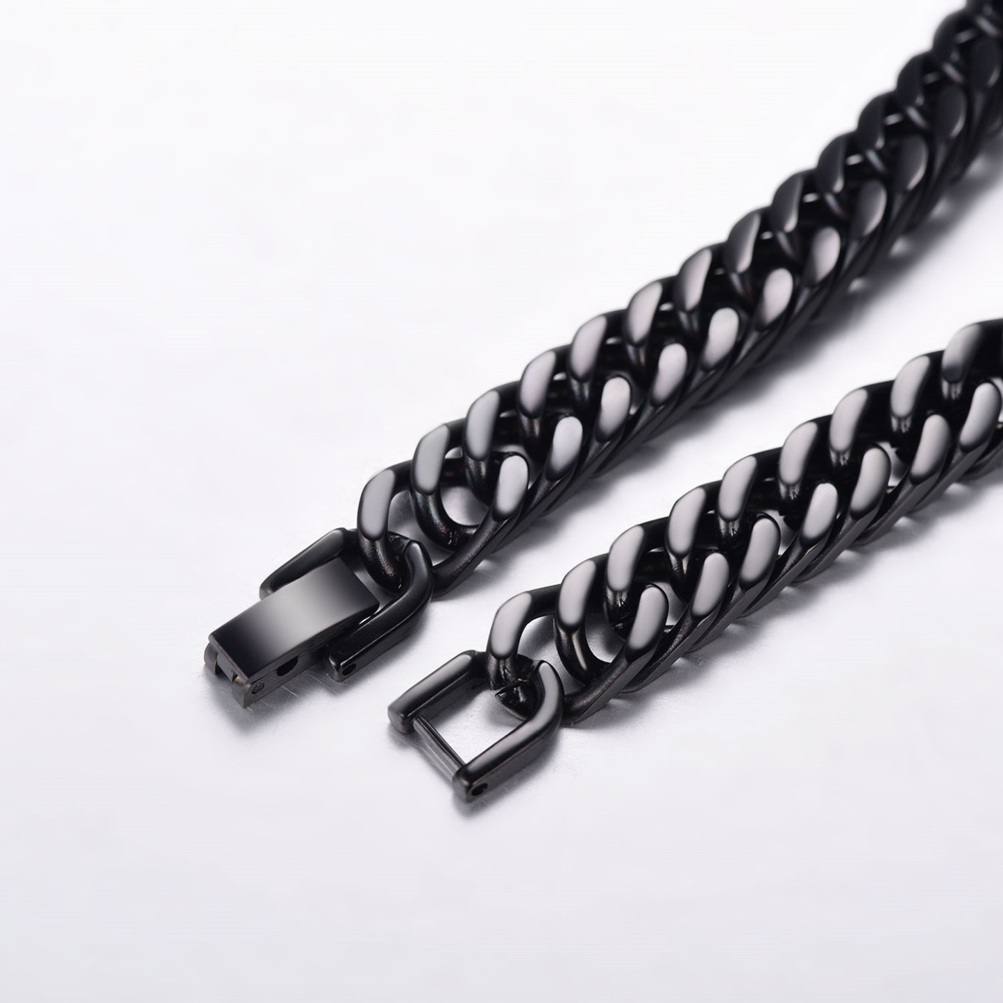 Personalized Stainless Steel Bracelet Cuban Link for Men and Women Black Detail