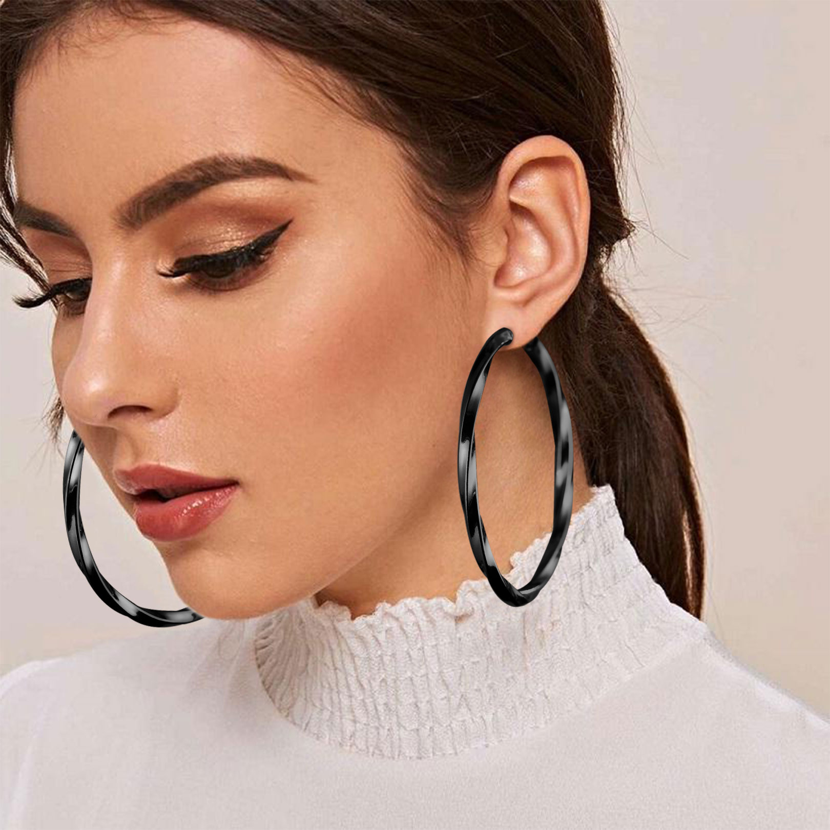 Stainless Steel Lightweight Hoop Earrings Fashion Jewelry For Women black model