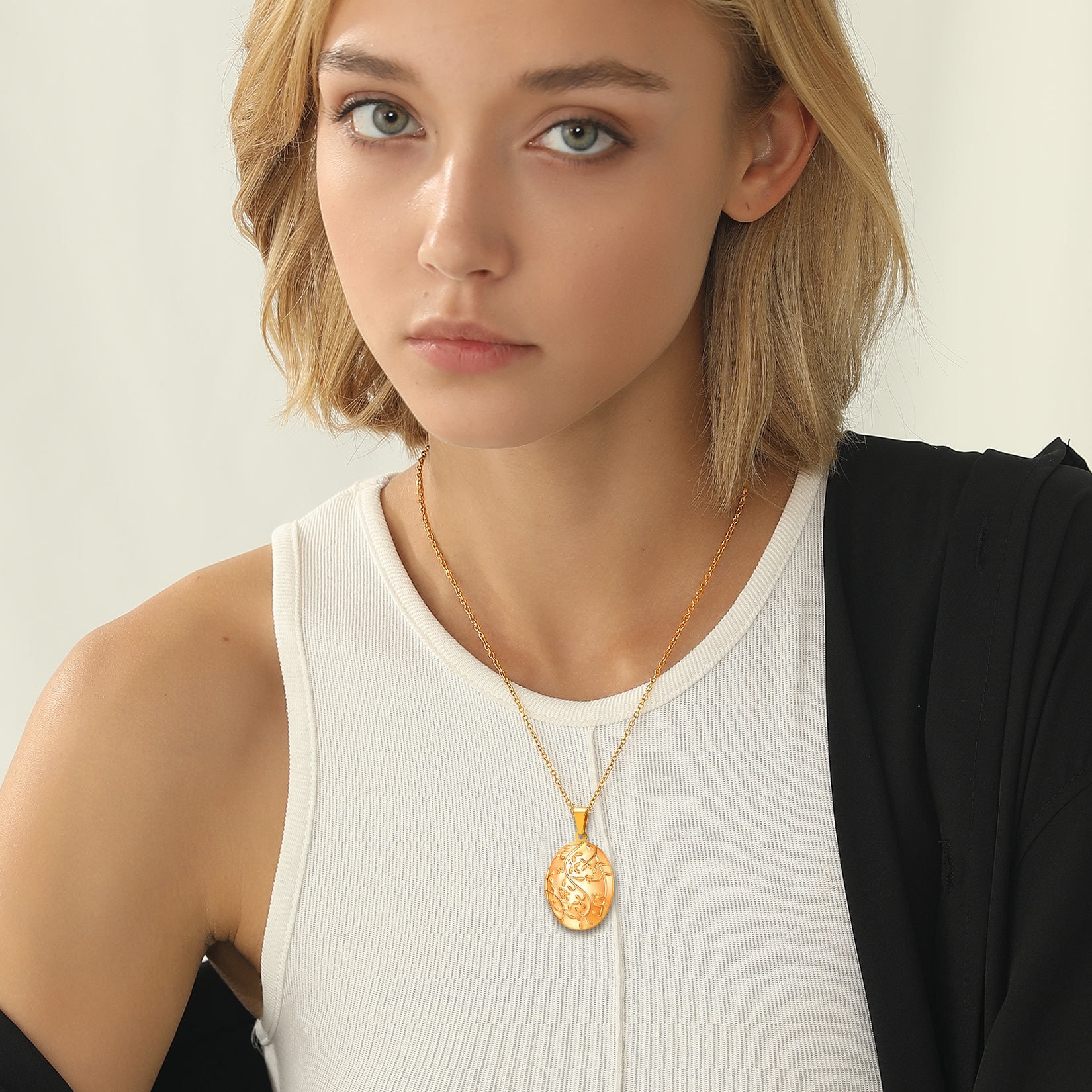 Custom Photo Locket Oval Pendant Necklace model