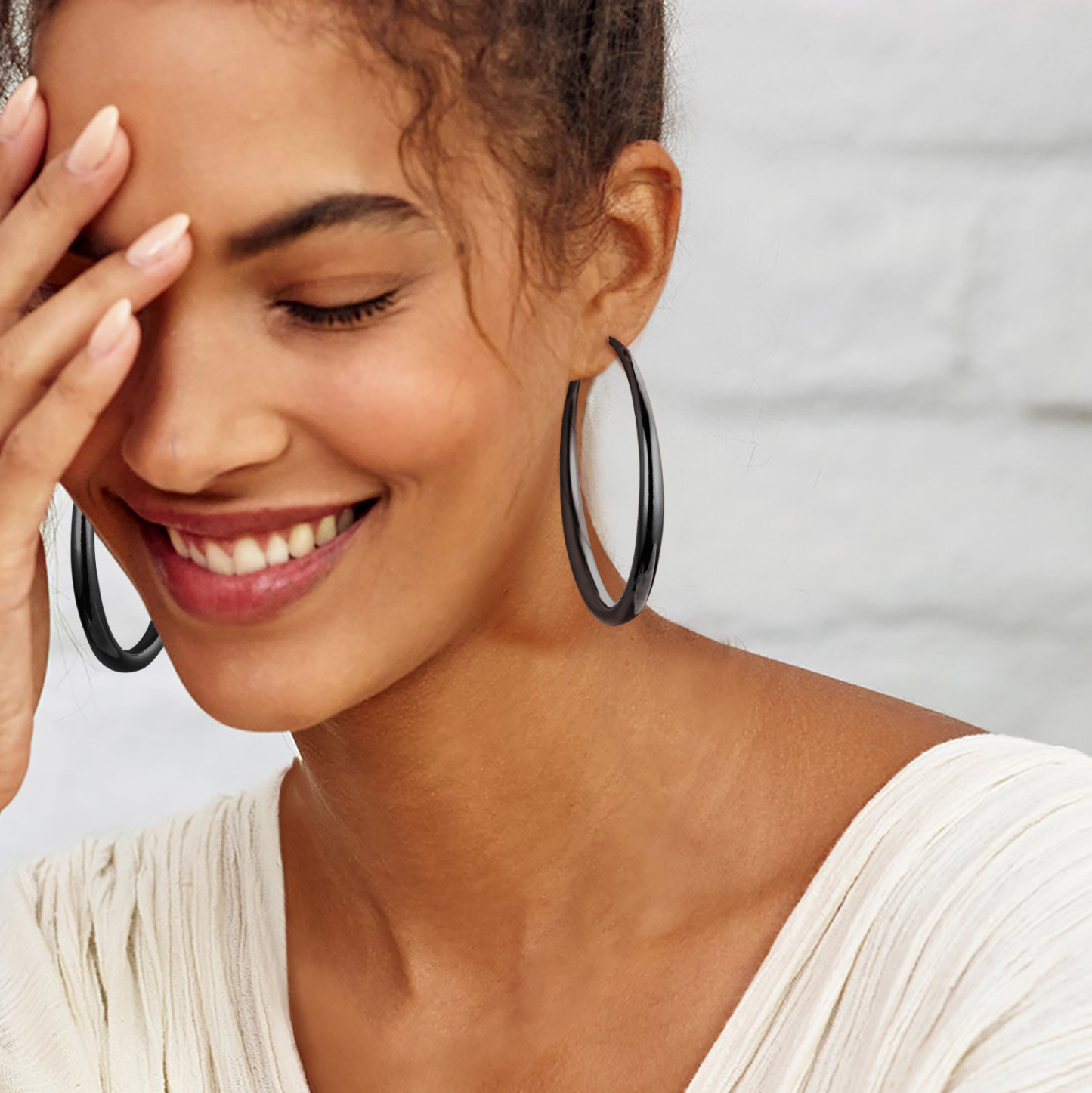 Stainless Steel Hoop Earrings Hypoallergenic Fashion Jewelry For Women black model