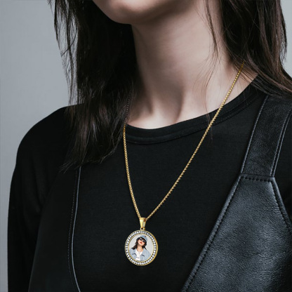 Custom Photo Round Pendant Necklace for Men Women model