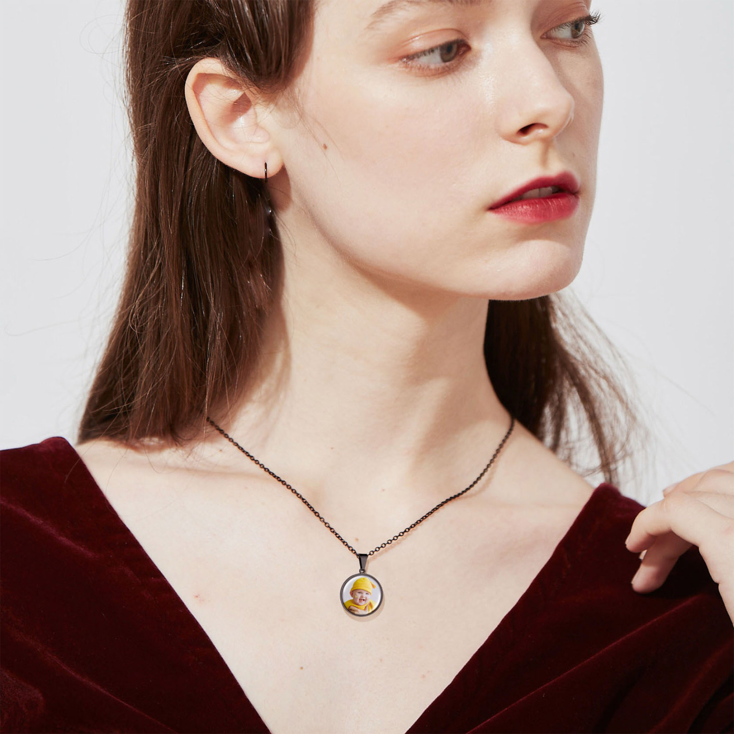 Personalized Photo Engraved Round Pendant Necklace for Men Women model black