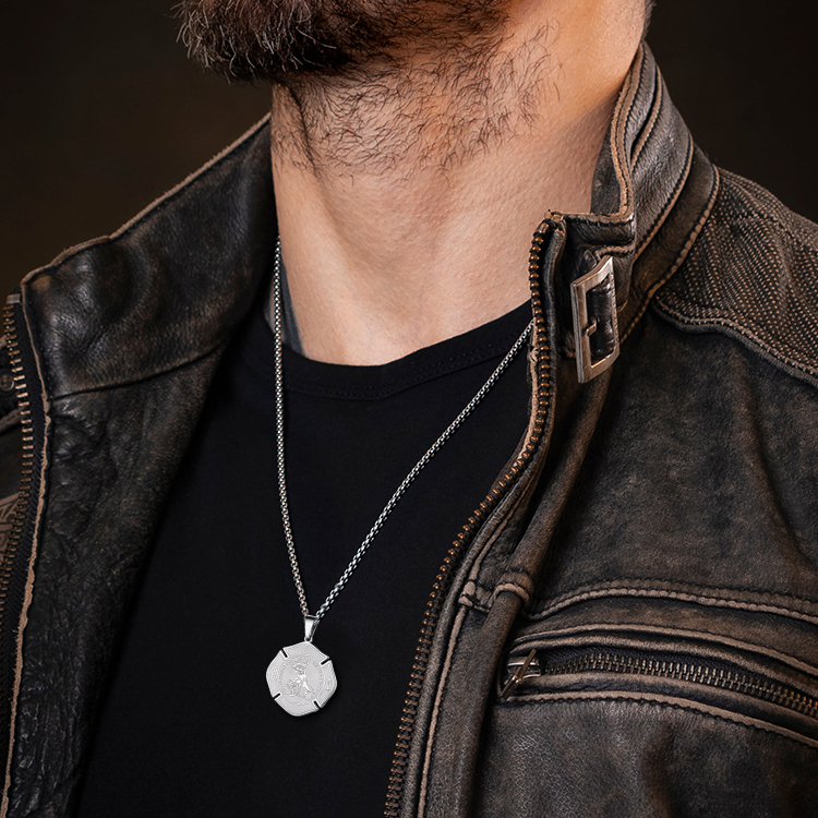 Engraved Medal Pendant Necklace For Men silver model