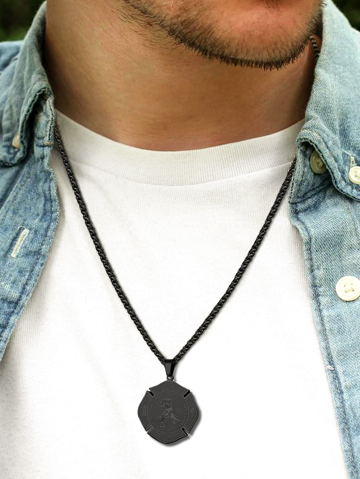 Engraved Medal Pendant Necklace For Men model black