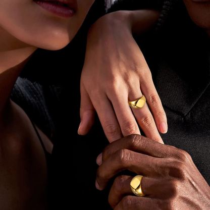 signet ring couple model 