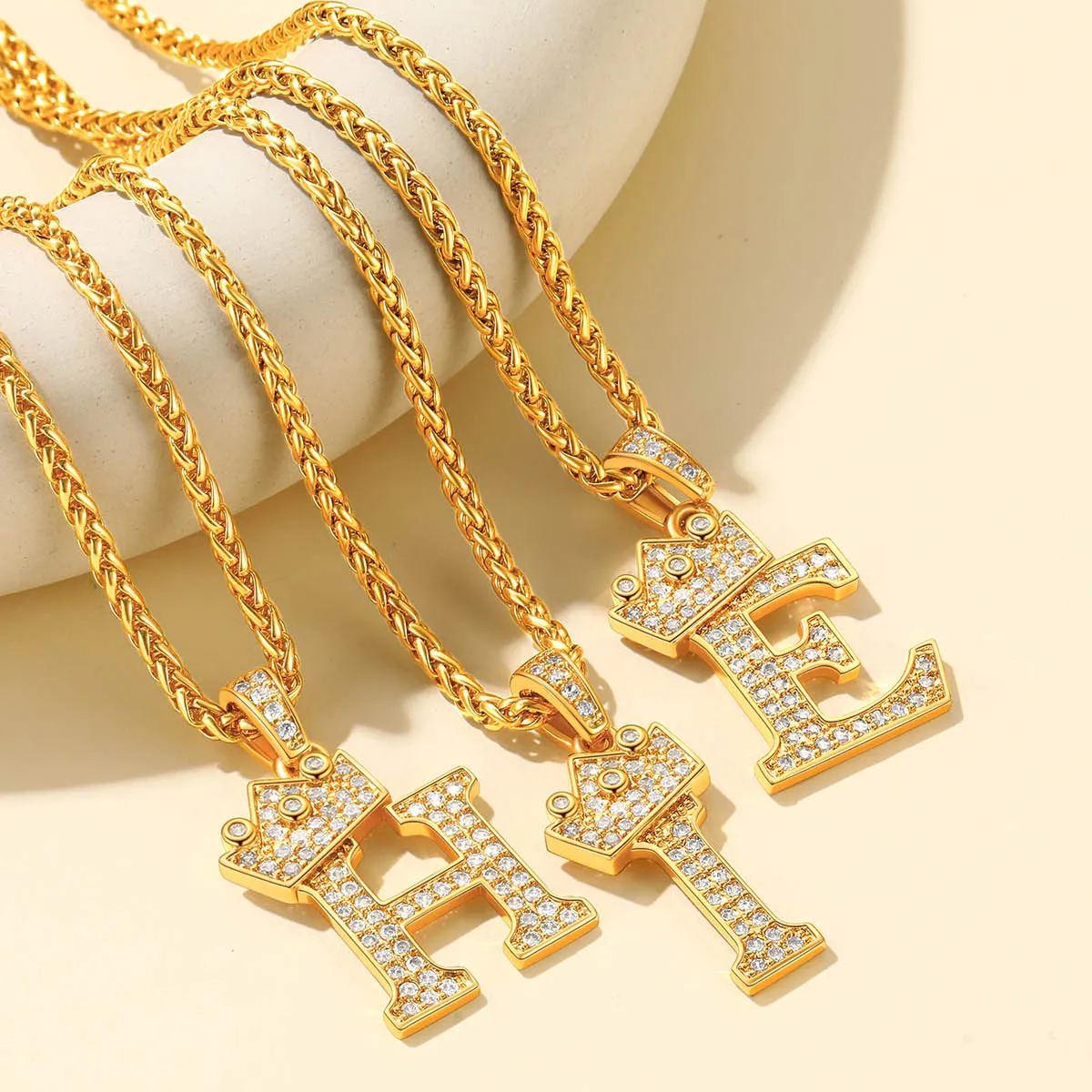 Initial A-Z 18K Gold Plated Crown Shiny Cubic Zirconia Monogram Pendant Necklace DETAIL