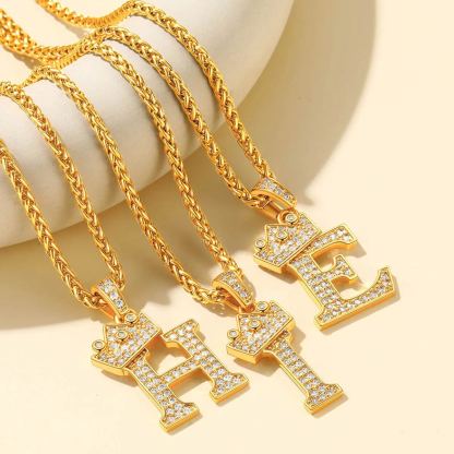 Initial A-Z 18K Gold Plated Crown Shiny Cubic Zirconia Monogram Pendant Necklace DETAIL
