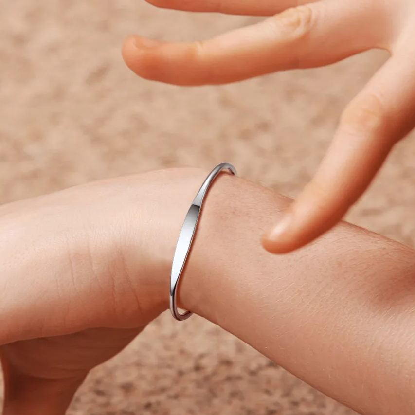 Personalized Engraved Name Cuff Bracelets for Women model silver