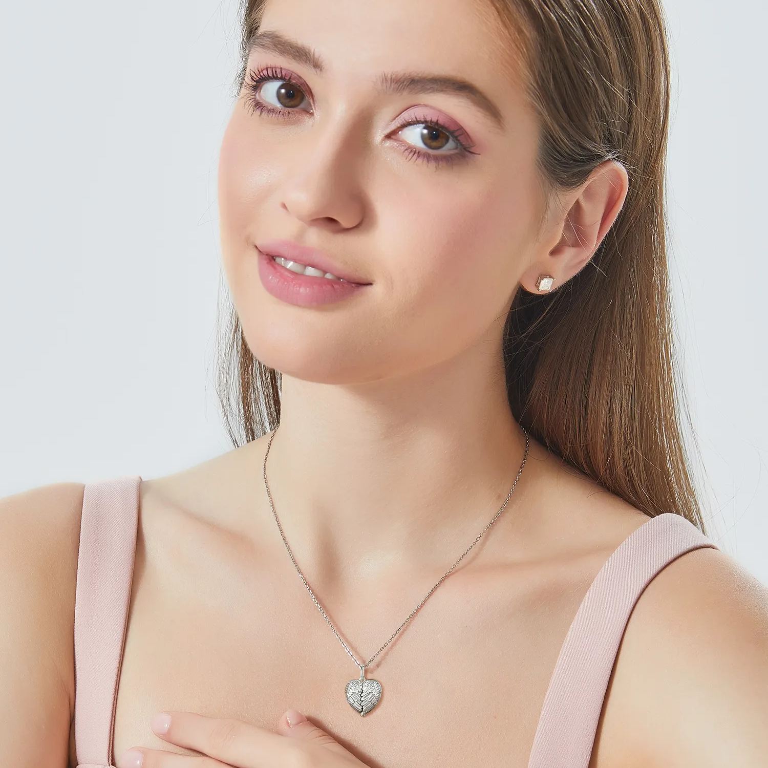 Personalized Photo Heart Necklace for Women model