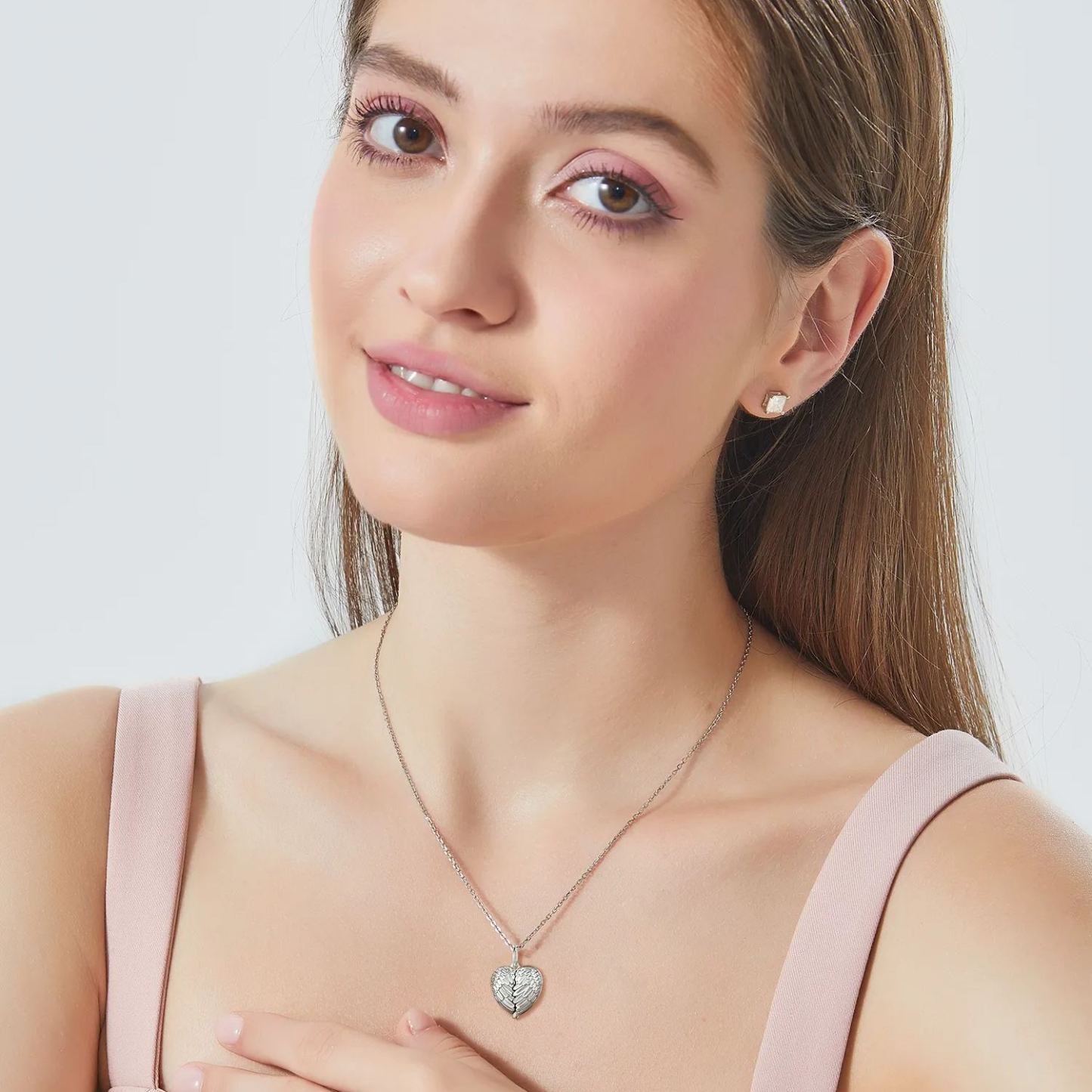 Personalized Photo Heart Necklace for Women model