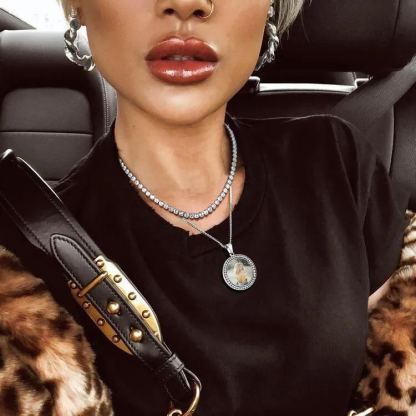 Custom Photo Round Pendant Necklace model