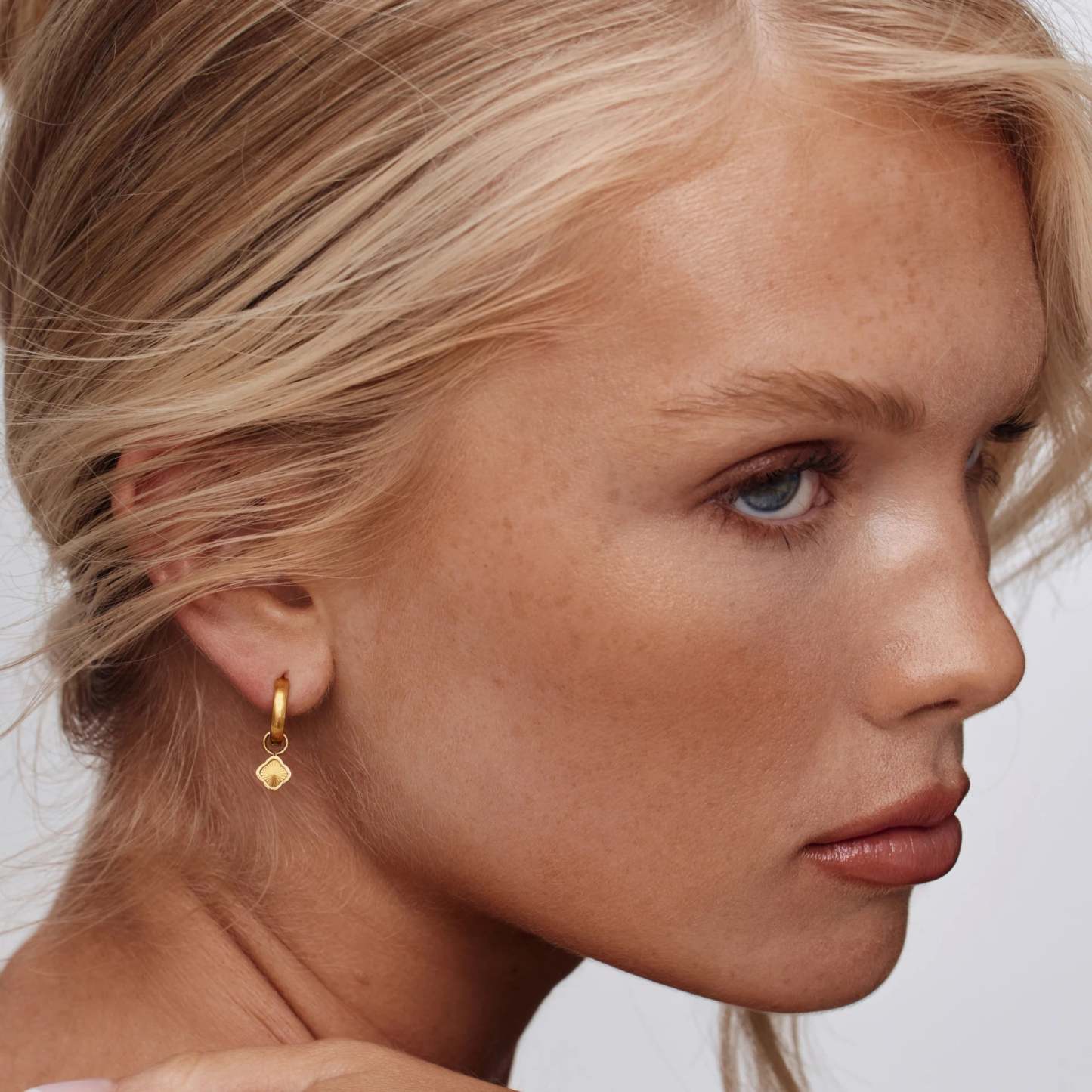 Mini Sunburst Clover Hoops