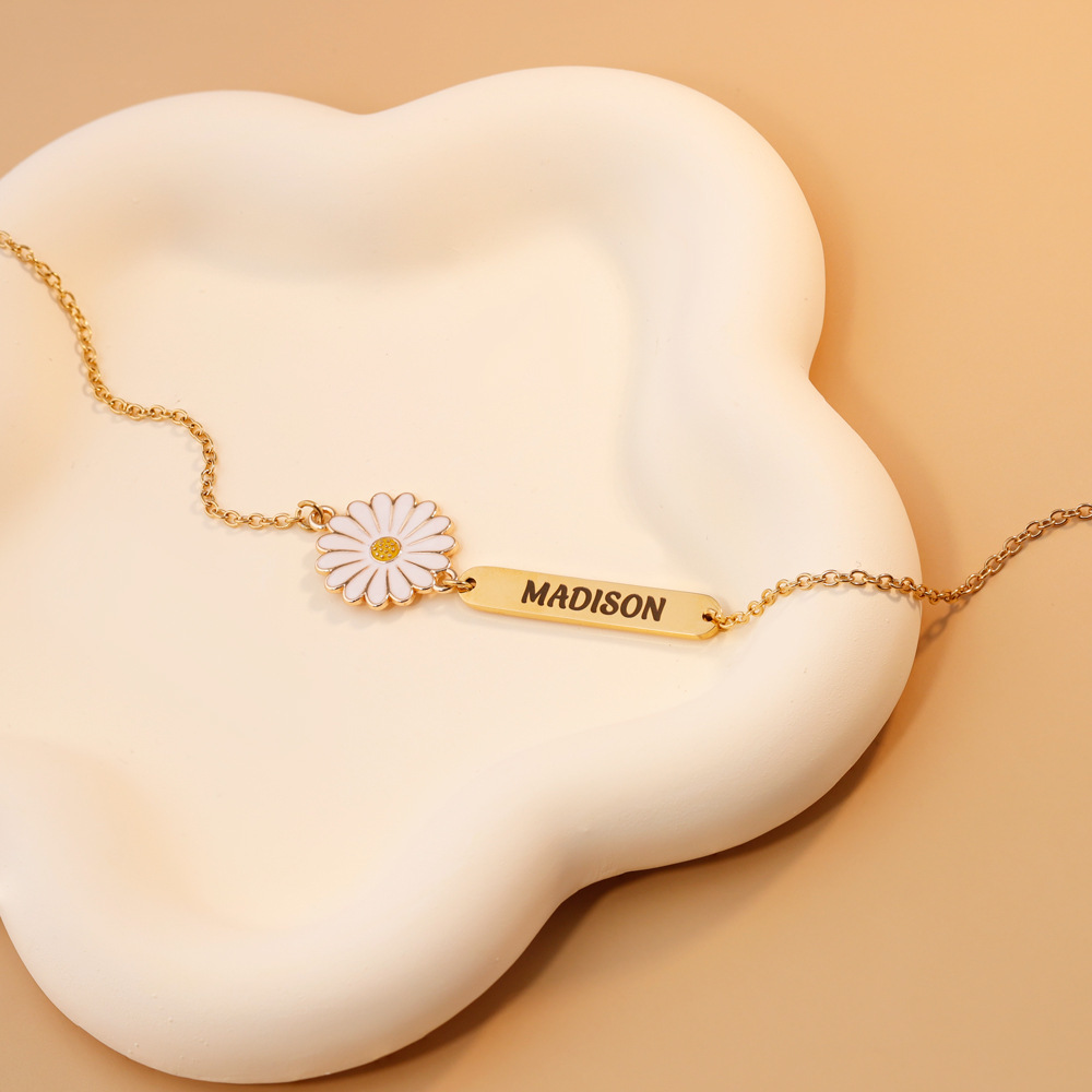 Custom Daisy Flower Name Necklace for Women
