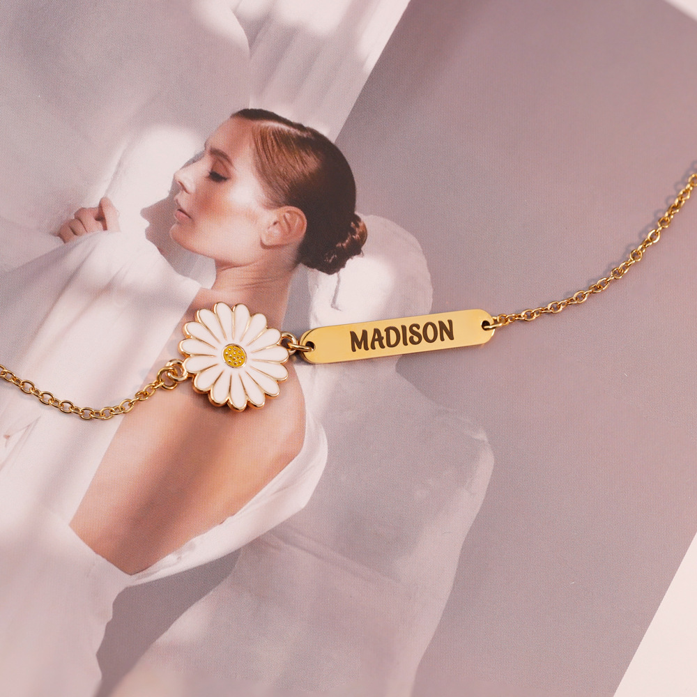Custom Daisy Flower Name Necklace for Women