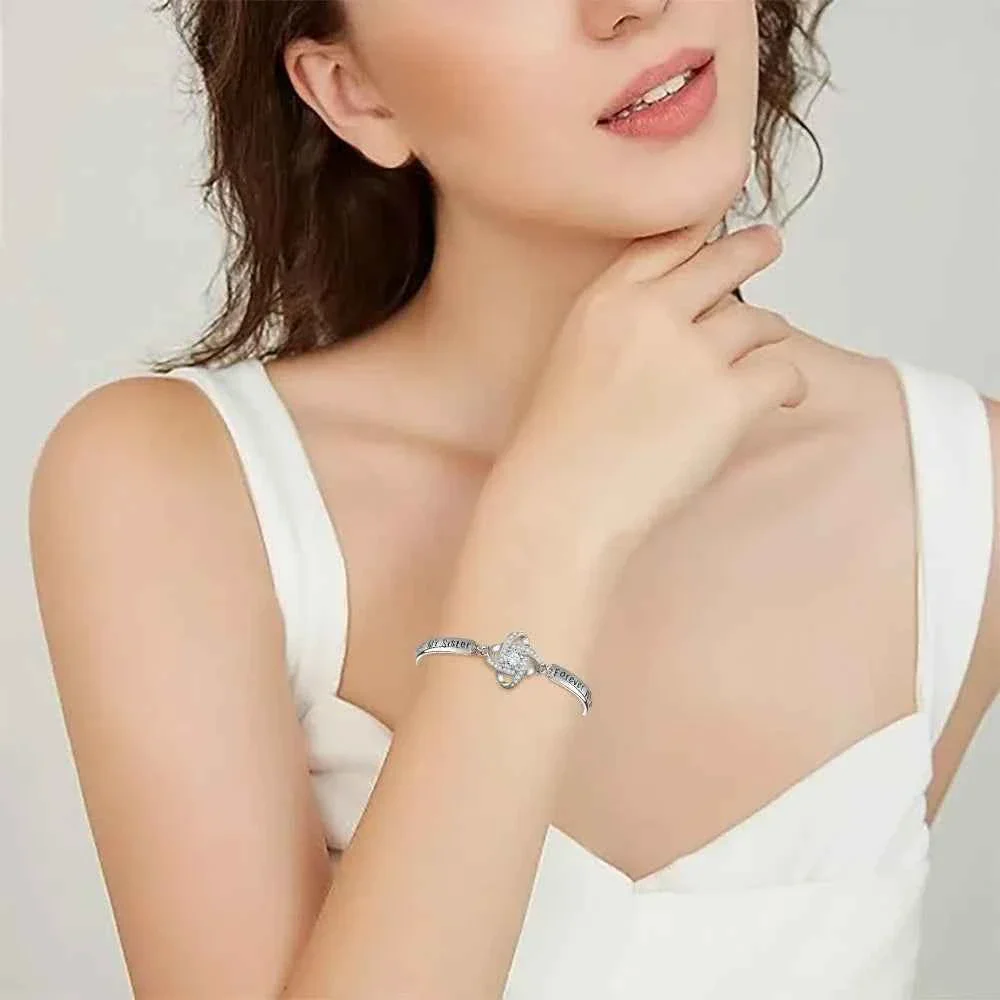 A Bracelet That Celebrates Your Unbreakable Friendship ❤️The Lucky Four-Leaf Clover Bracelet A symbol of luck, love, and the bond between best friends.