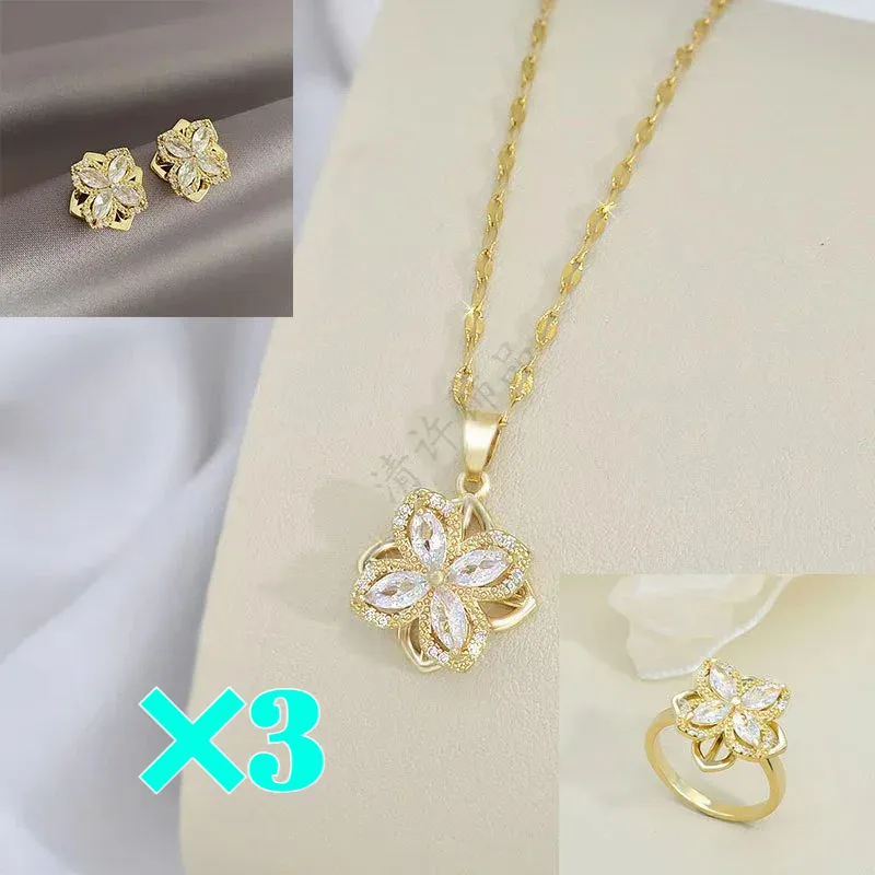 Drehbares Set aus Halskette, Ring und Ohrringen mit vierblättrigem Glückskleeblatt