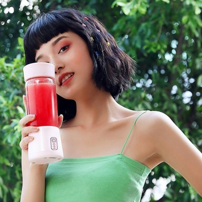 kleiner Entsafterbecher