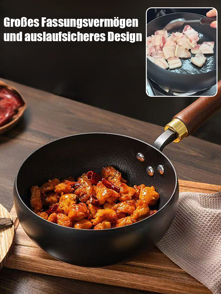 Handgehämmerter Topf mit großem Bauch.