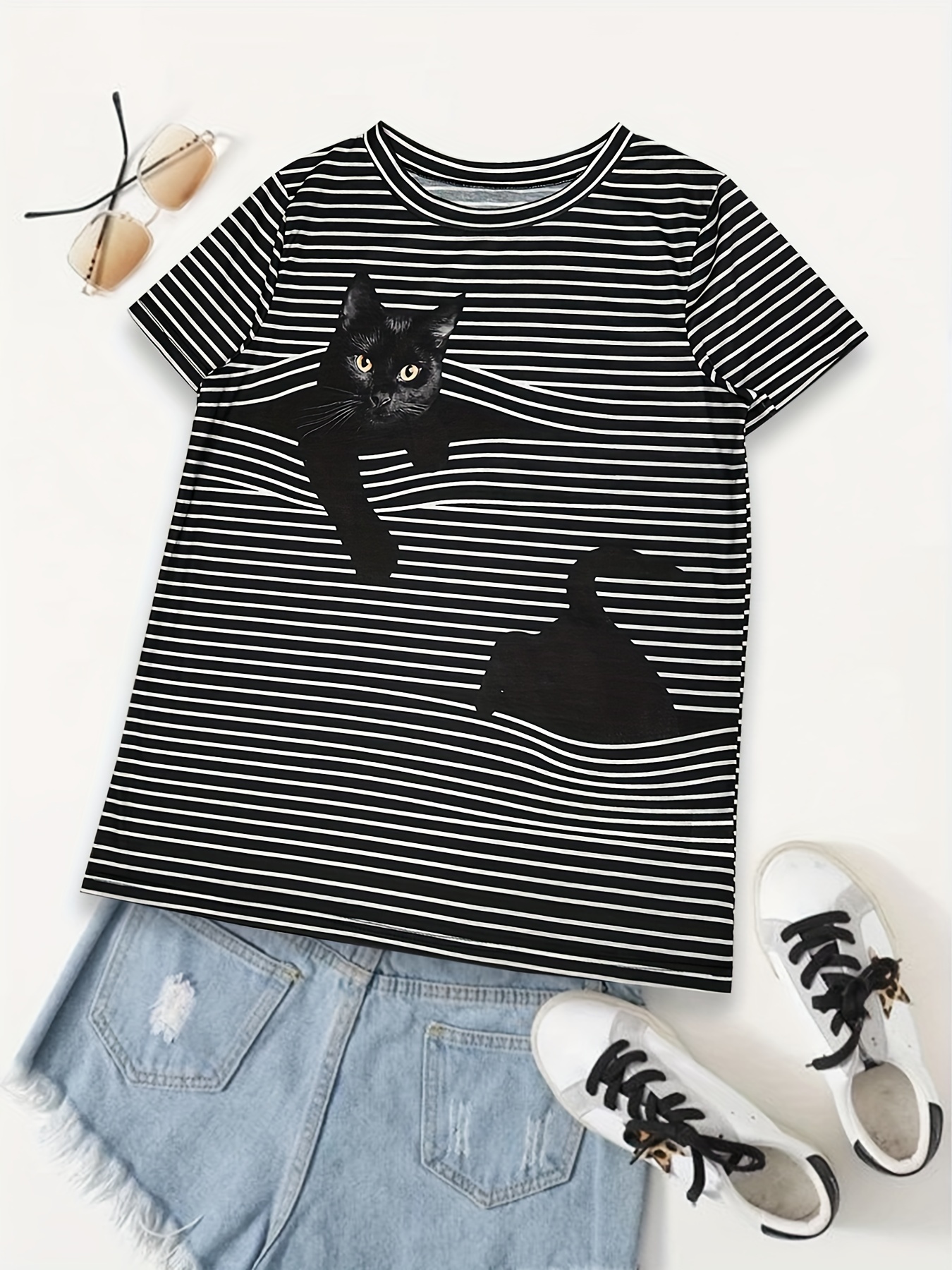 Charming Cat Design Stripe T-shirt