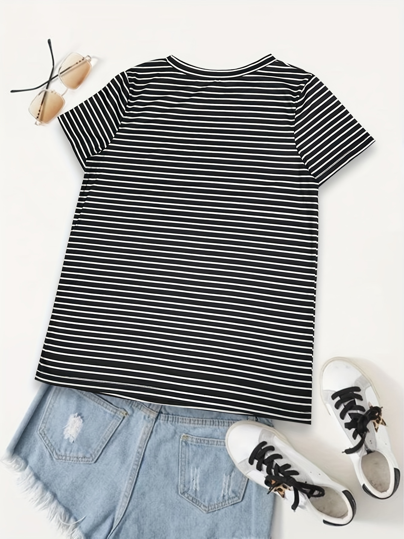 Charming Cat Design Stripe T-shirt