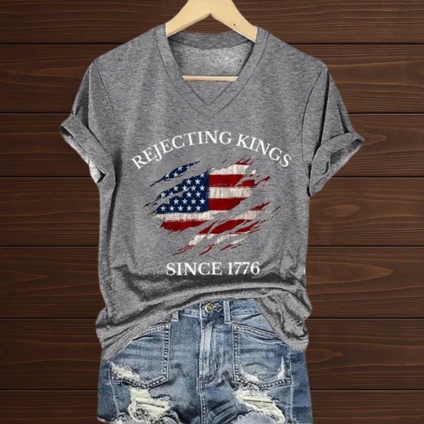 V-Neck Retro Rejecting Kings Since 1776 Print T-Shirt