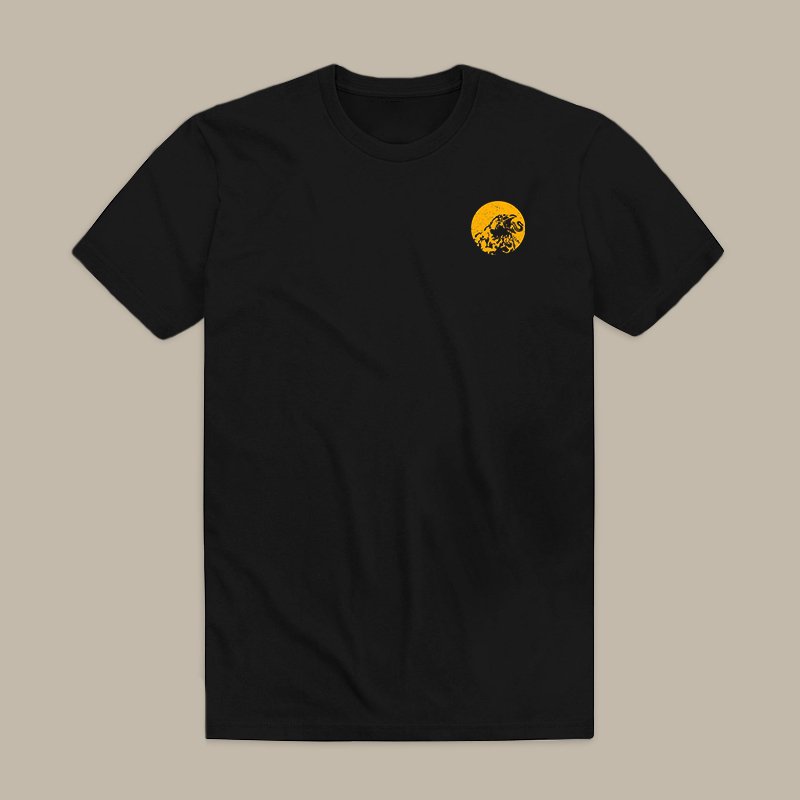 Los Cuervos Devoran A Los Muertos Y Los Aduladores A Los Vivos Tee
