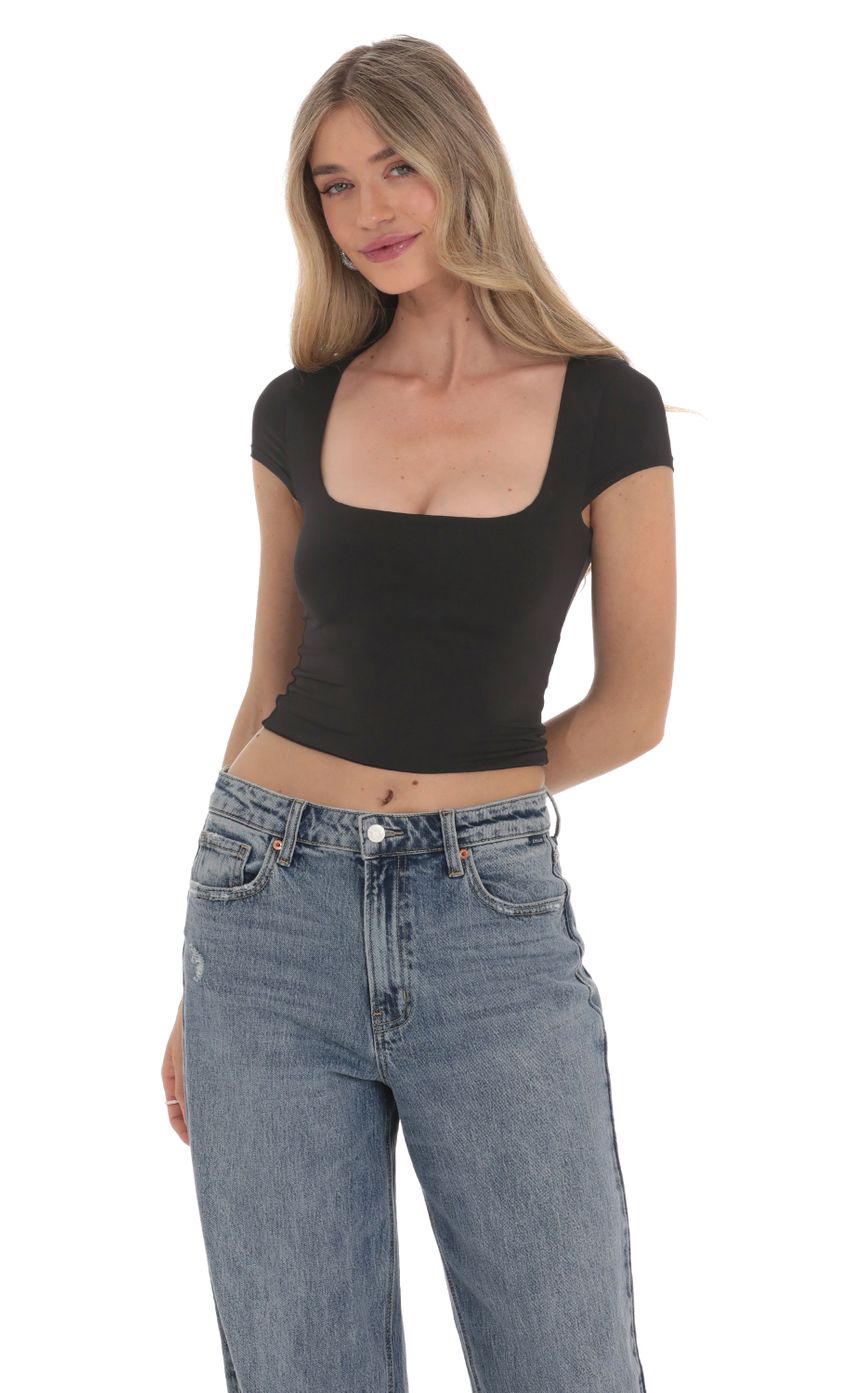 Short Sleeve Crop Top in Black-Sunny Prom. All rights reserved.