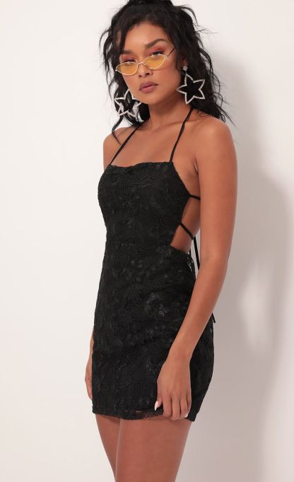 Sparkly Embroidered Lace Dress in Black-Sunny Prom. All rights reserved.