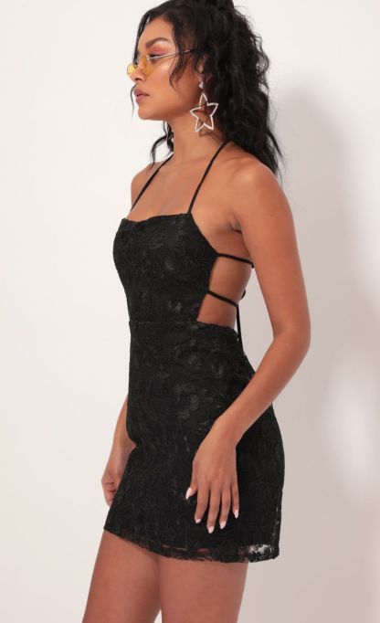 Sparkly Embroidered Lace Dress in Black-Sunny Prom. All rights reserved.