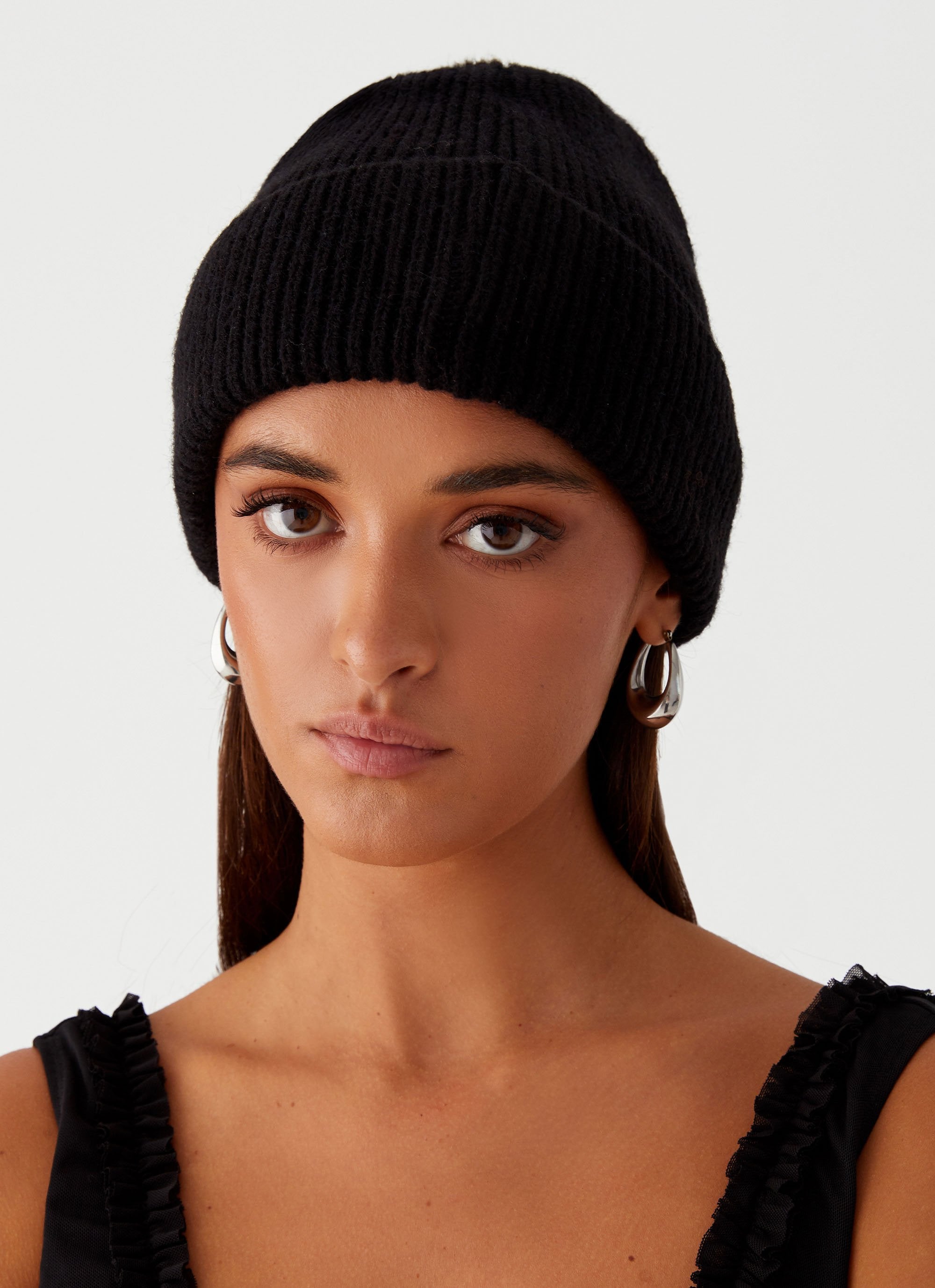 Chilling Knitted Beanie - Black-Sunny Prom. All rights reserved.