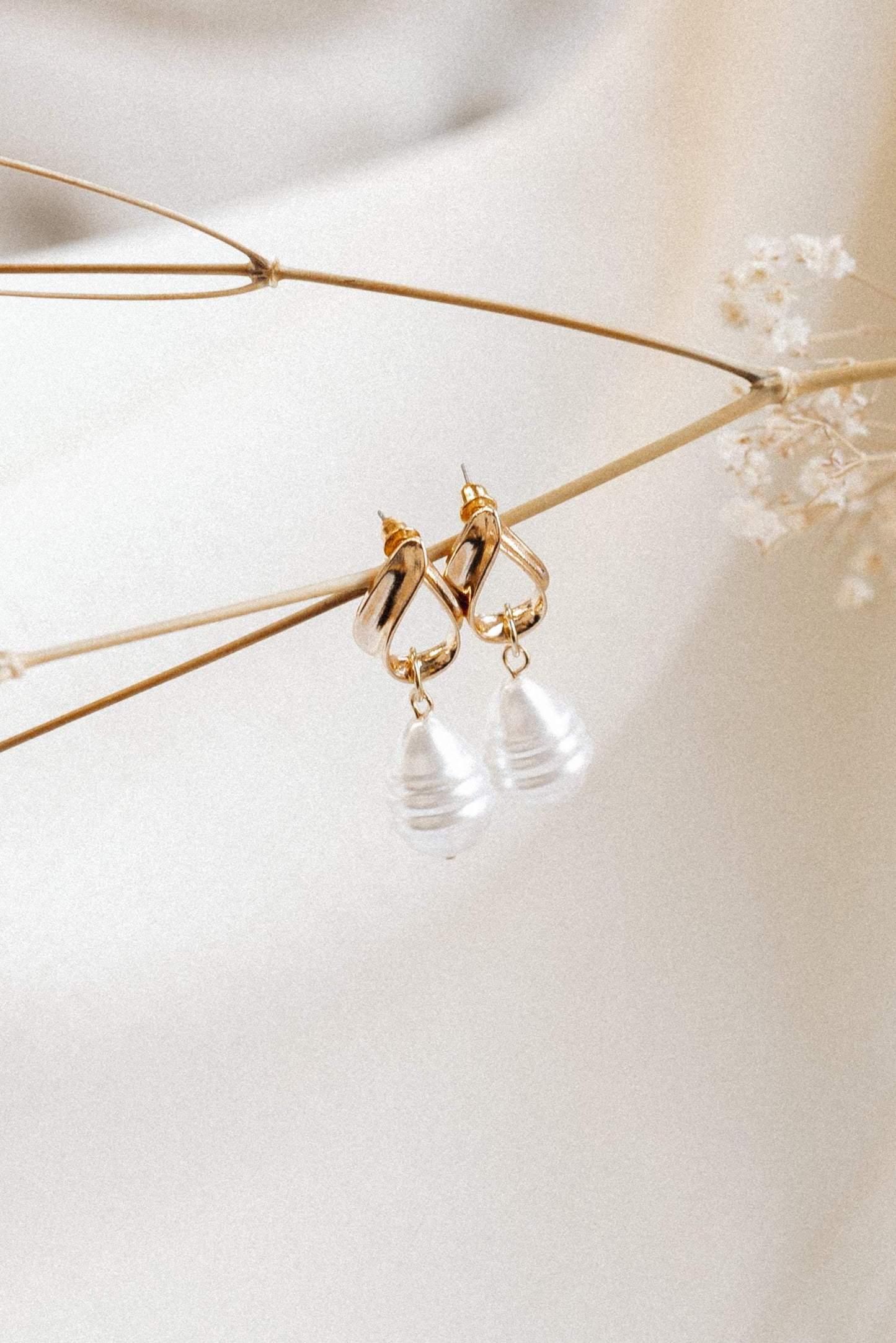 Medella Earrings - Pearl-Sunny Prom
