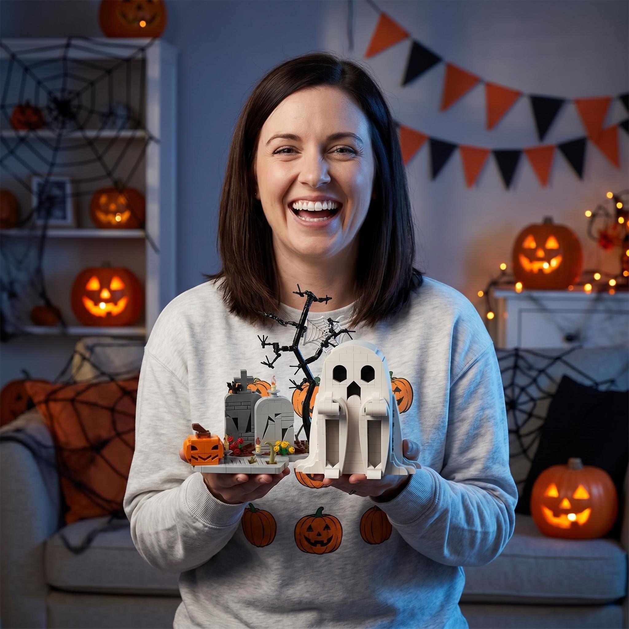 Middle Finger Ghost Halloween Block Set – Spooky Graveyard Display